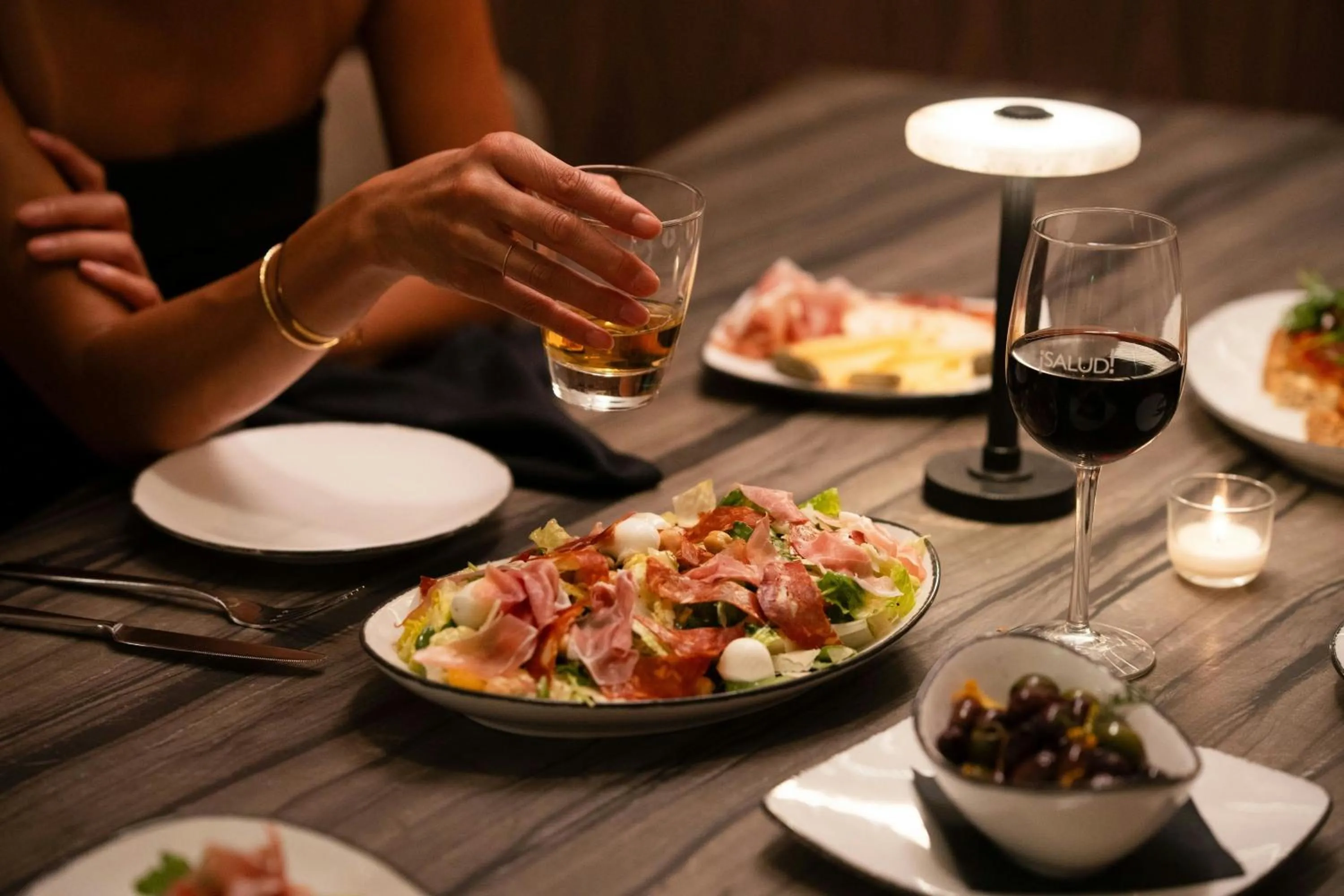 Restaurant/places to eat in AC Hotel Arlington National Landing