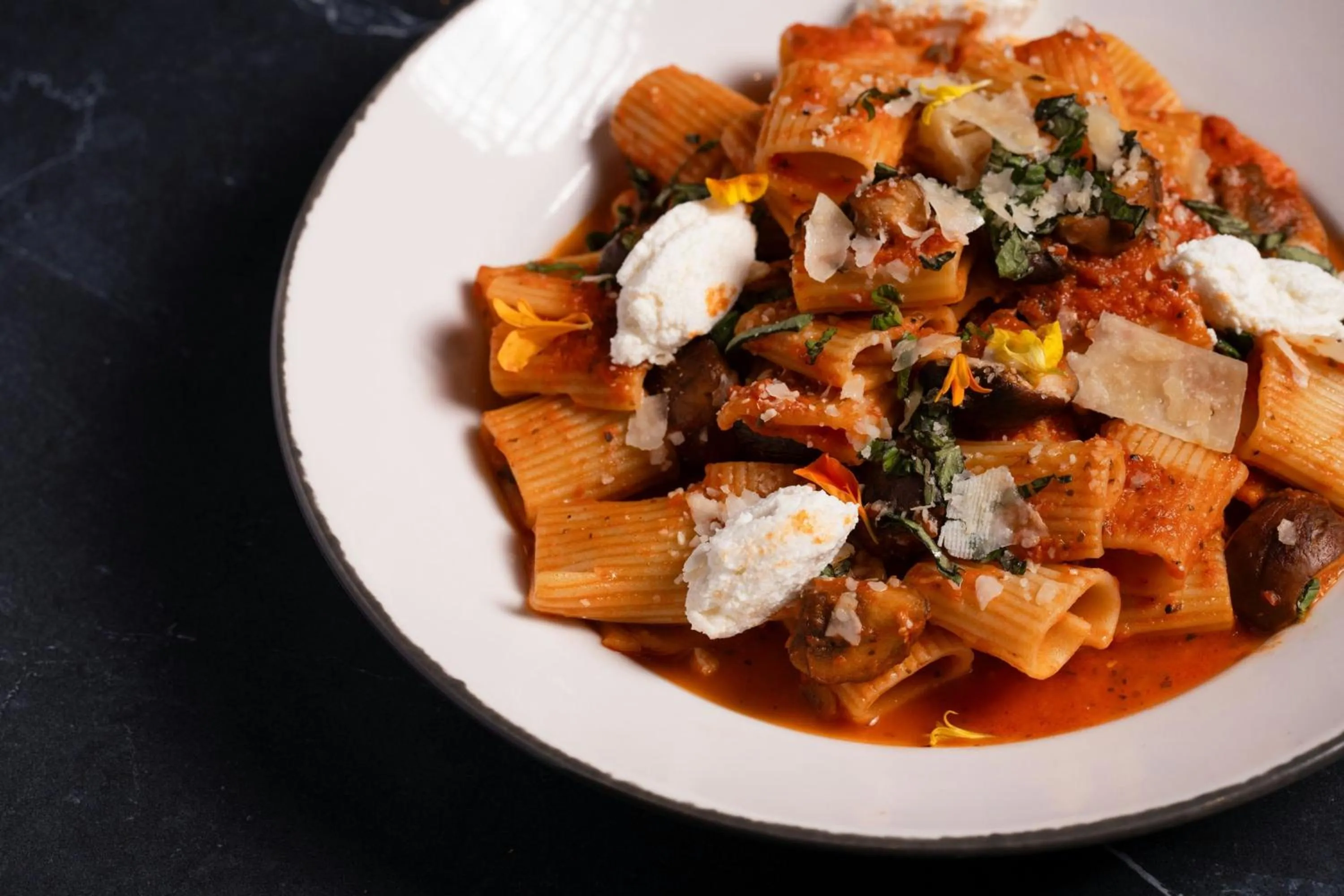 Restaurant/places to eat in AC Hotel Arlington National Landing