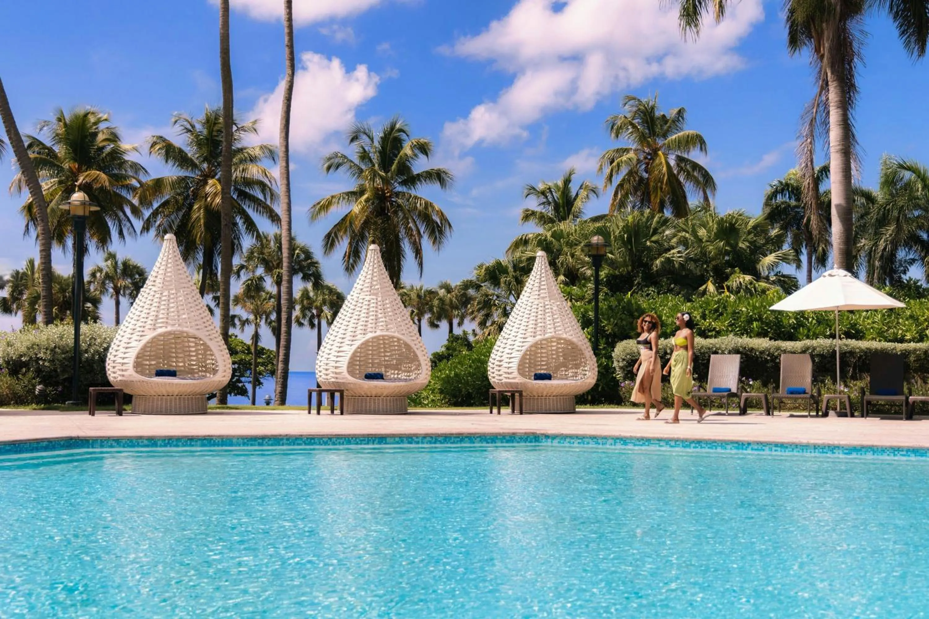 Swimming pool in Renaissance Santo Domingo Jaragua Hotel & Casino