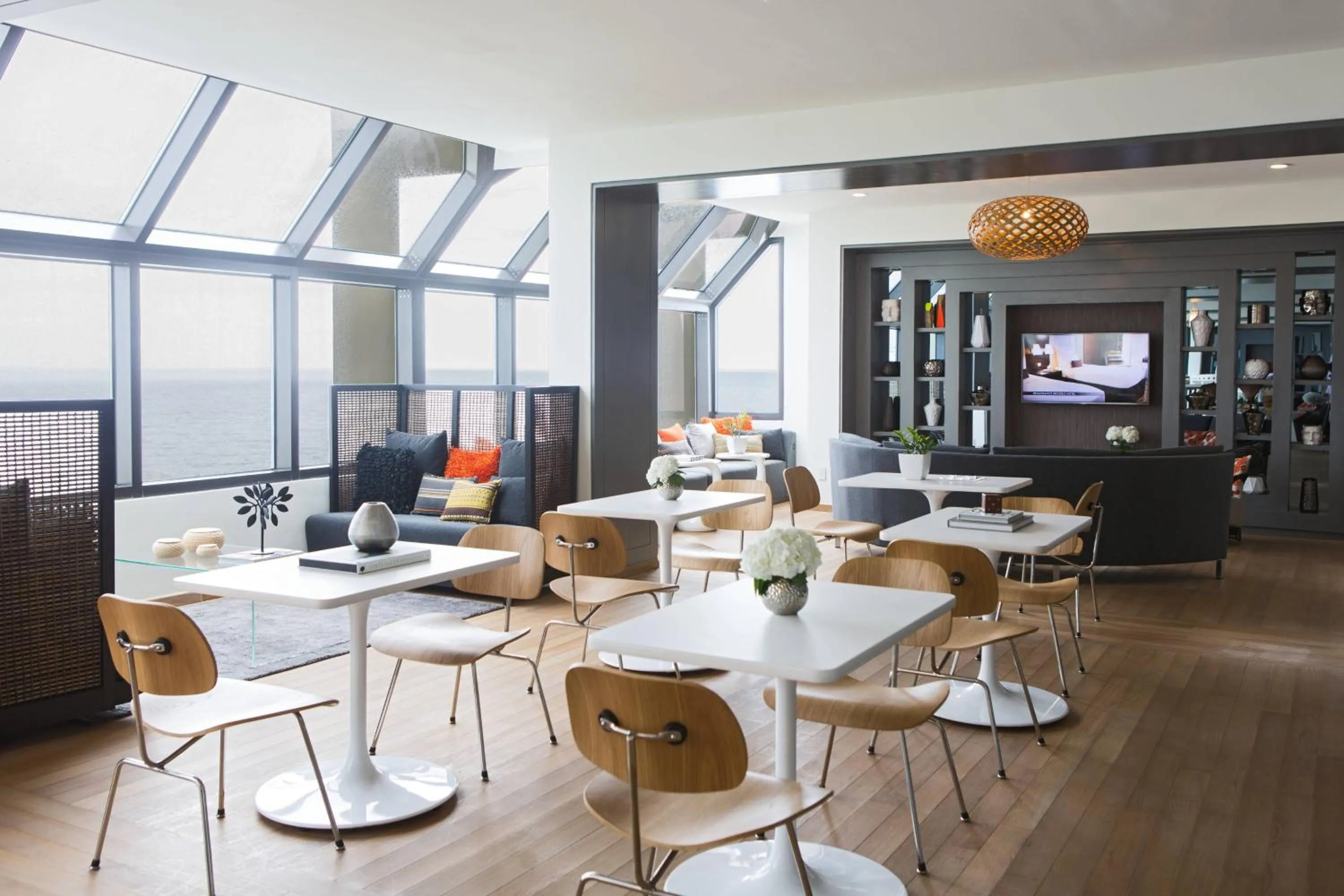 Lounge or bar in Renaissance Santo Domingo Jaragua Hotel & Casino