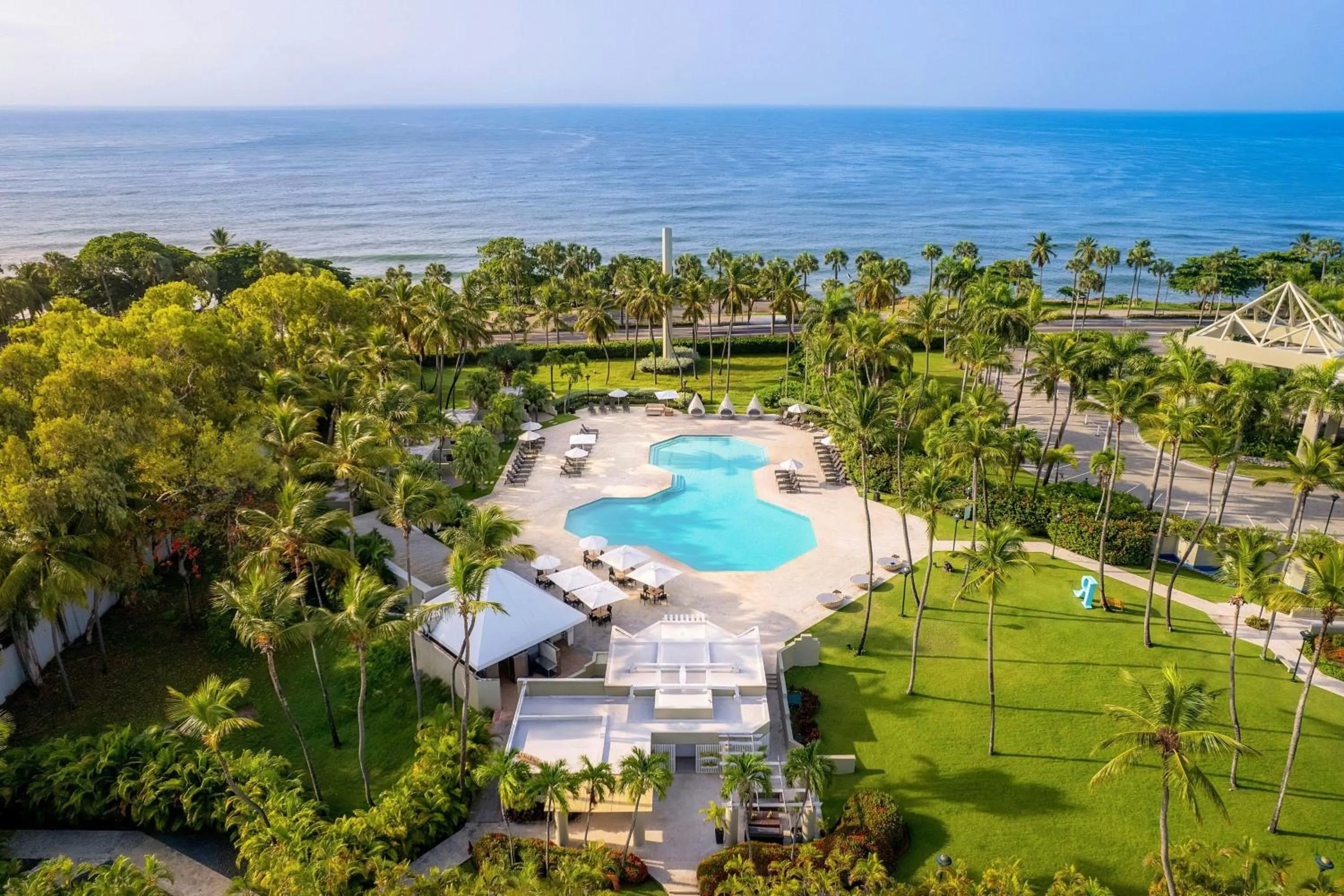 Swimming pool in Renaissance Santo Domingo Jaragua Hotel & Casino