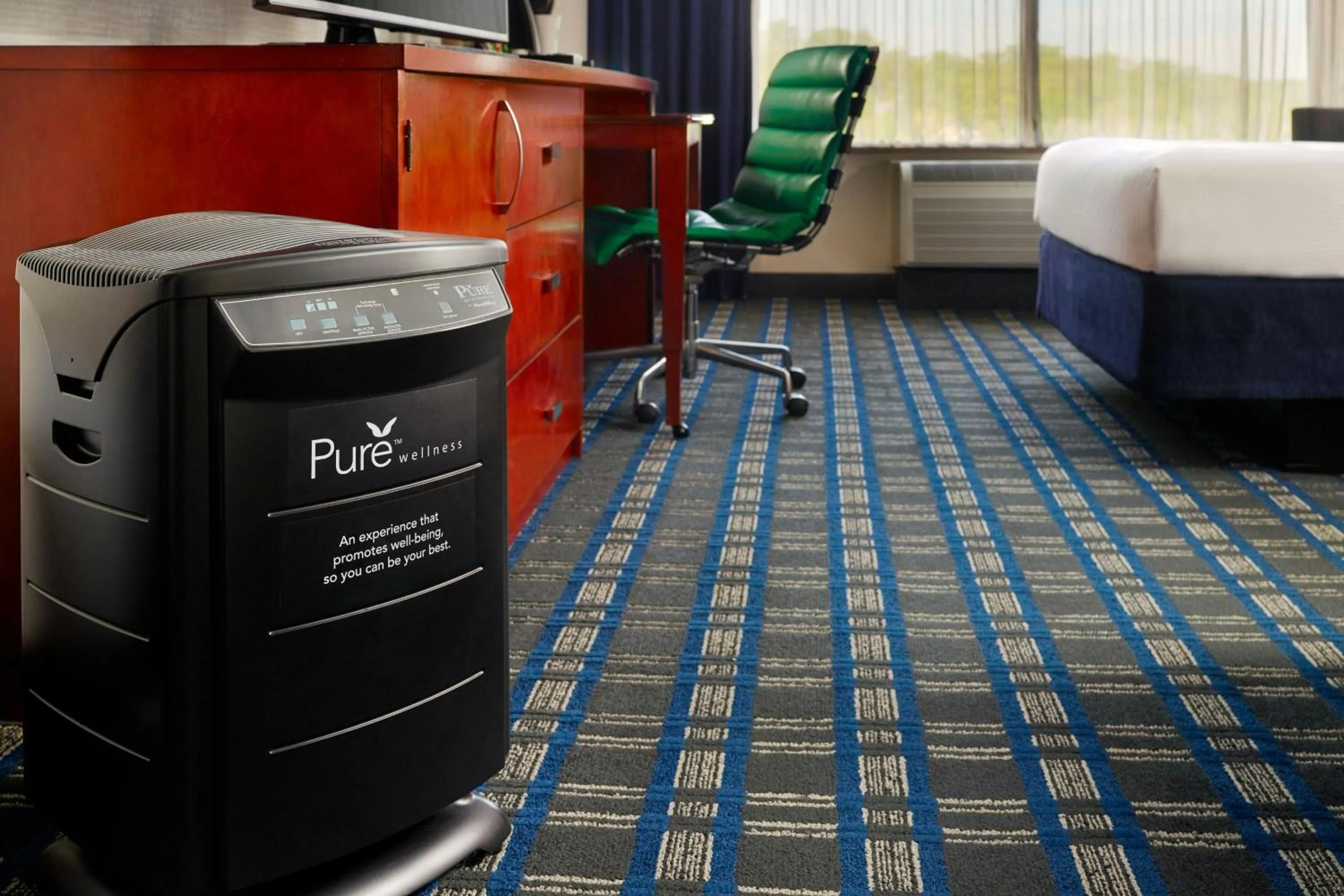 Photo of the whole room, Bed in Courtyard Arlington Crystal City/Reagan National Airport