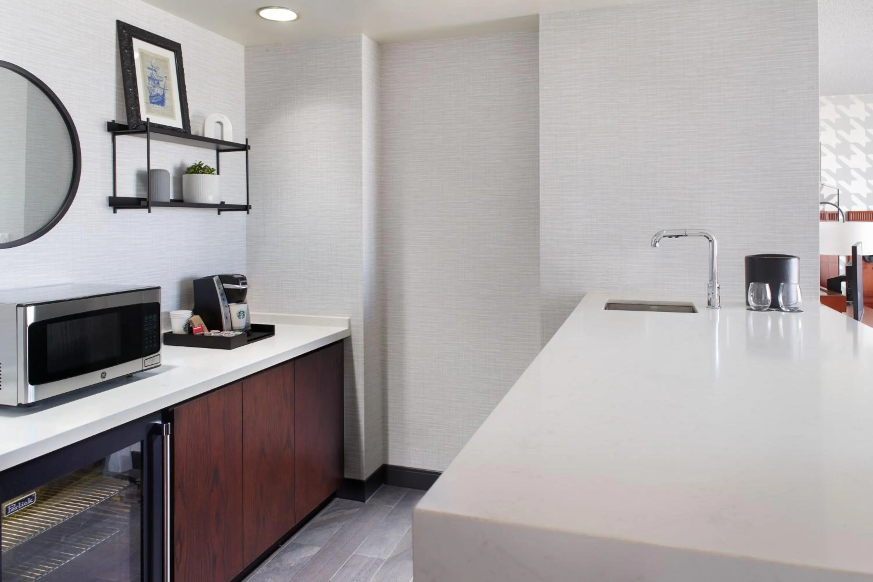 Lounge or bar in Courtyard Arlington Crystal City/Reagan National Airport