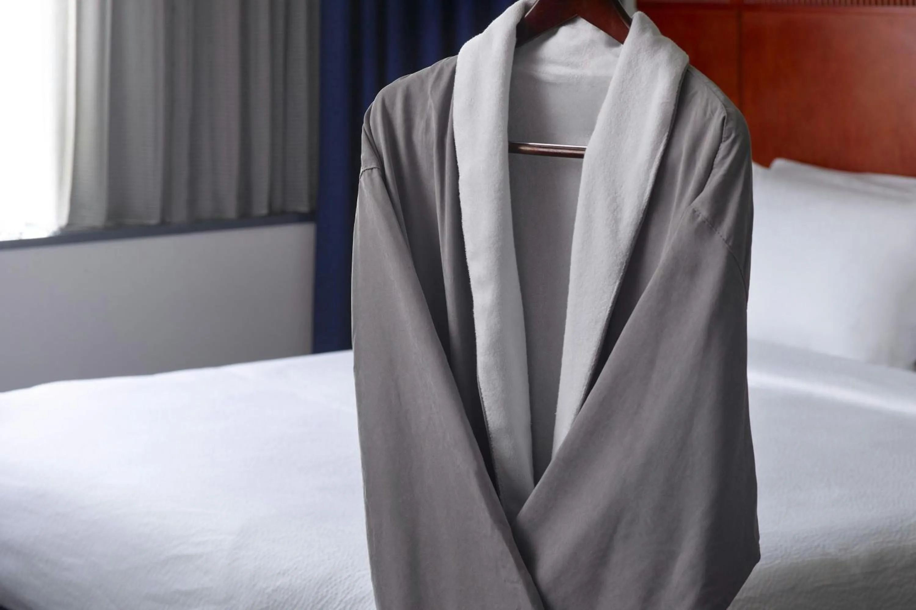 Photo of the whole room, Bed in Courtyard Arlington Crystal City/Reagan National Airport