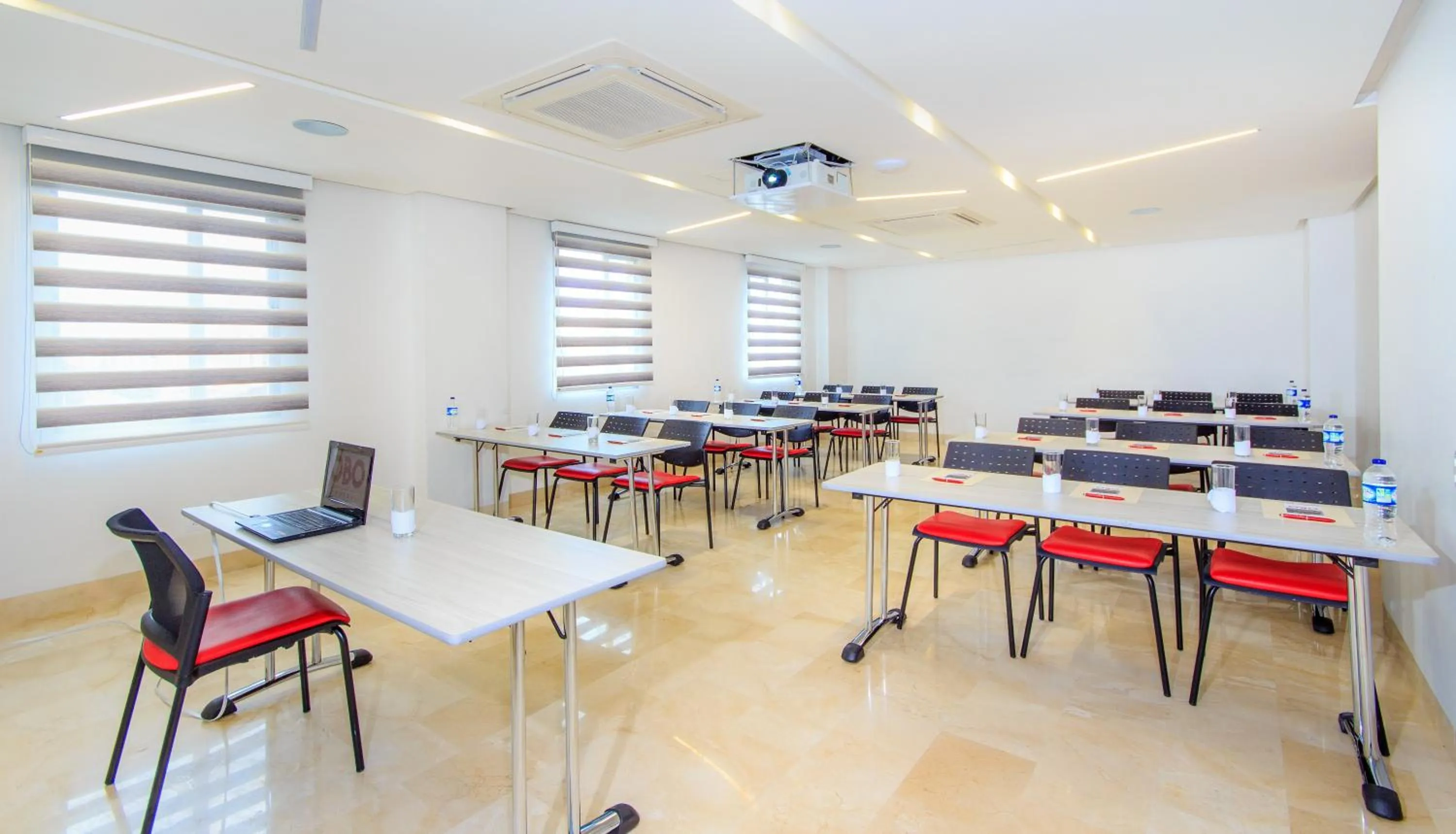 Meeting/conference room in Obo Hotel