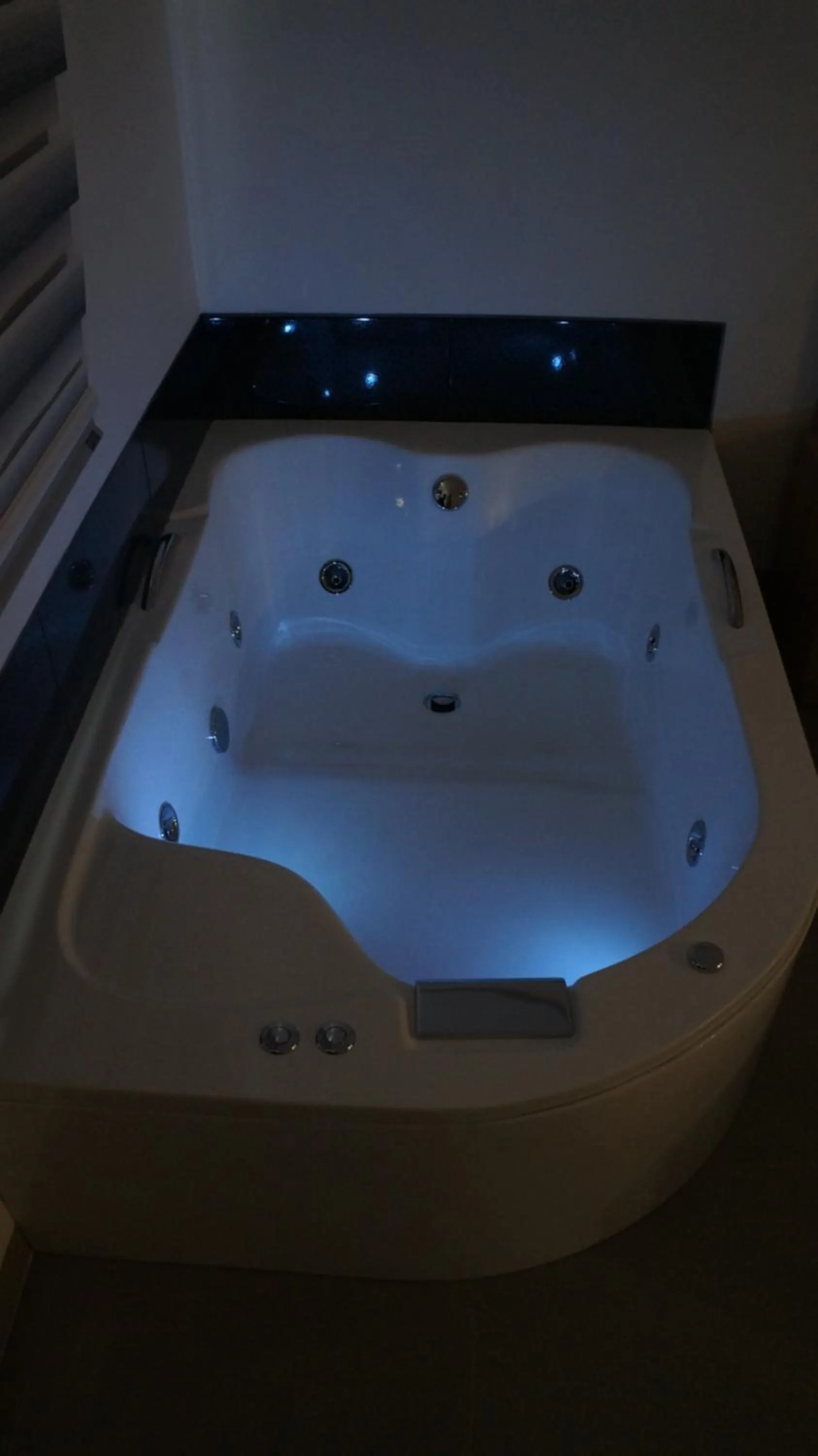 Hot Tub in Obo Hotel