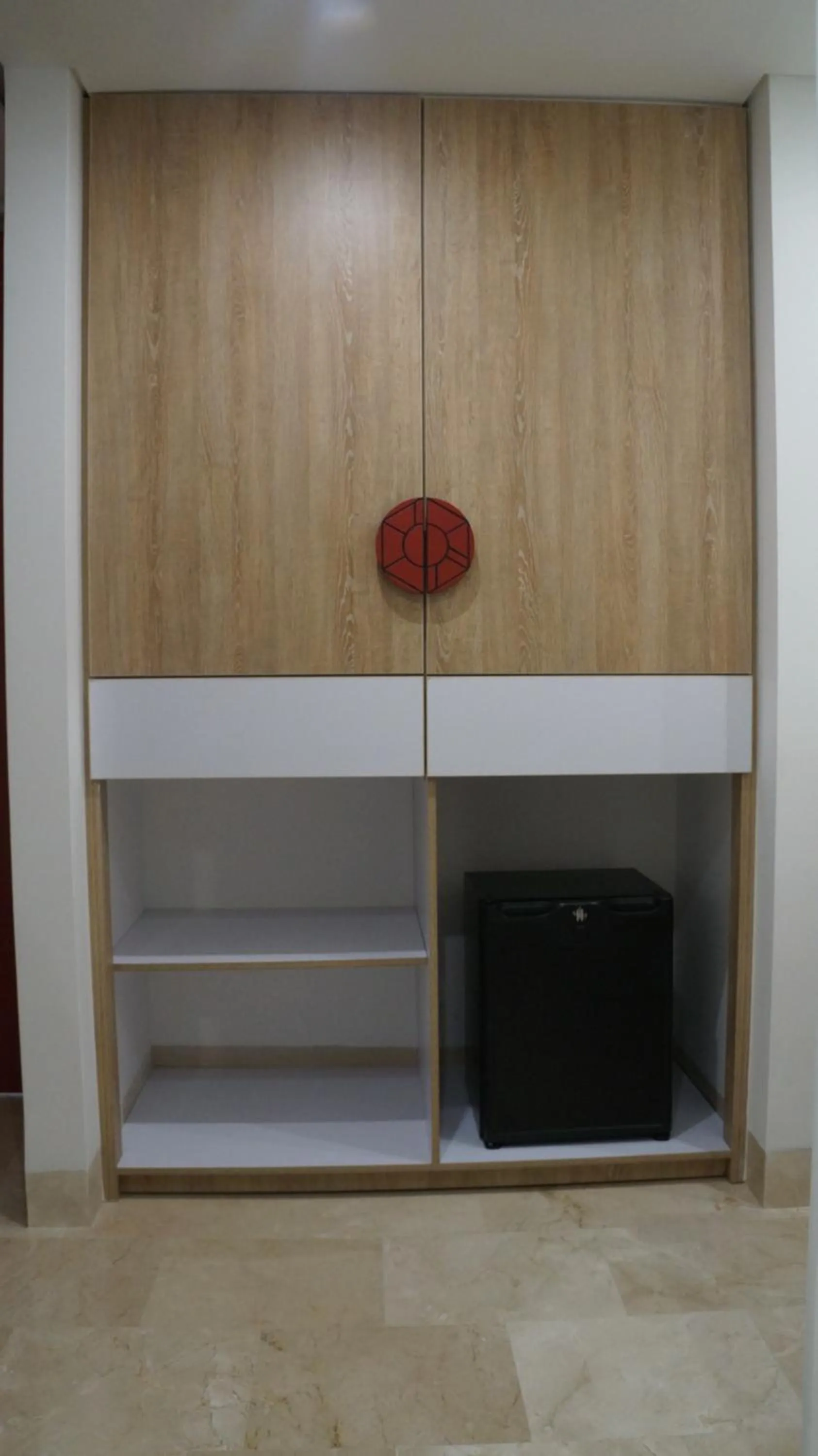 wardrobe in Obo Hotel