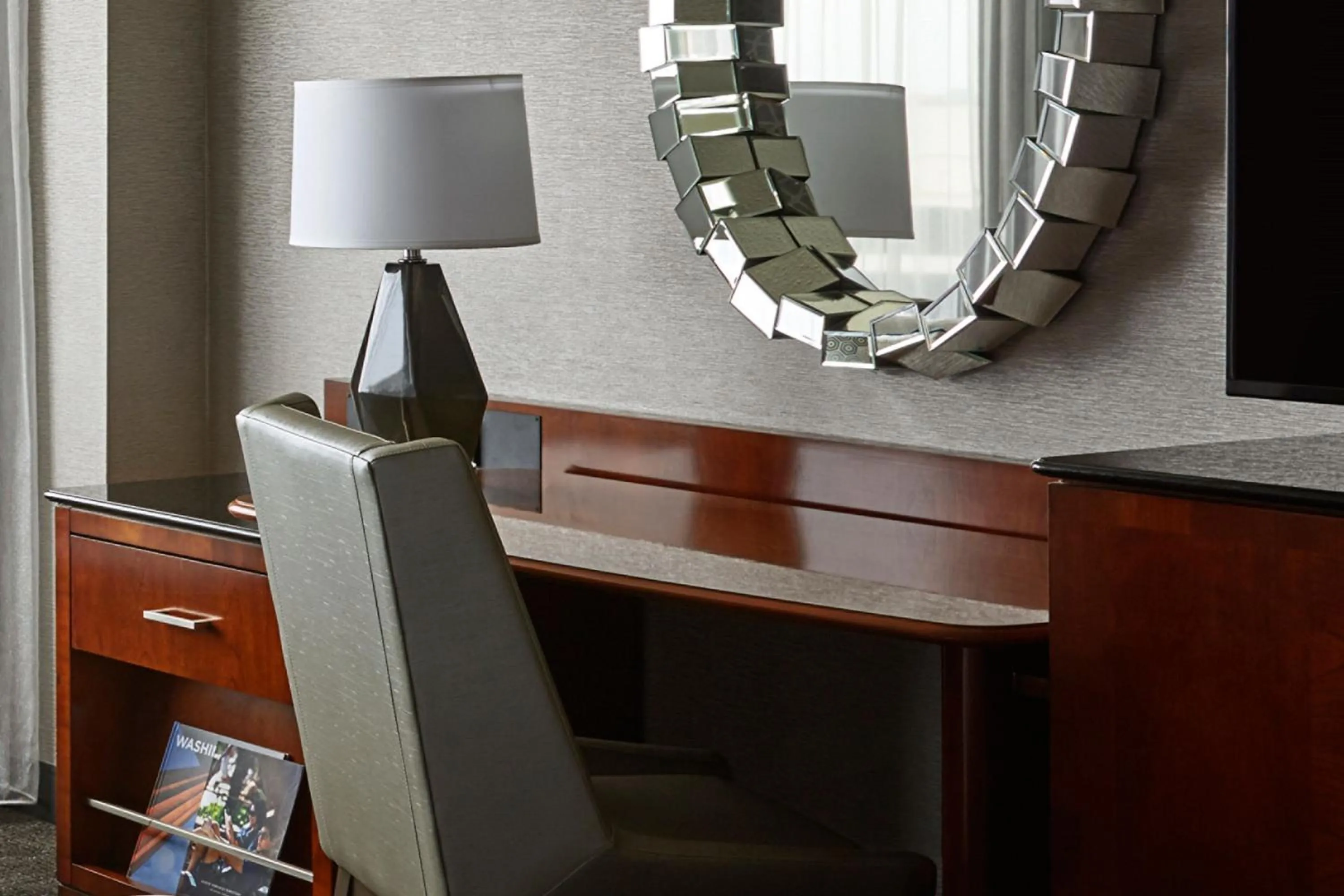 Photo of the whole room in Crystal Gateway Marriott