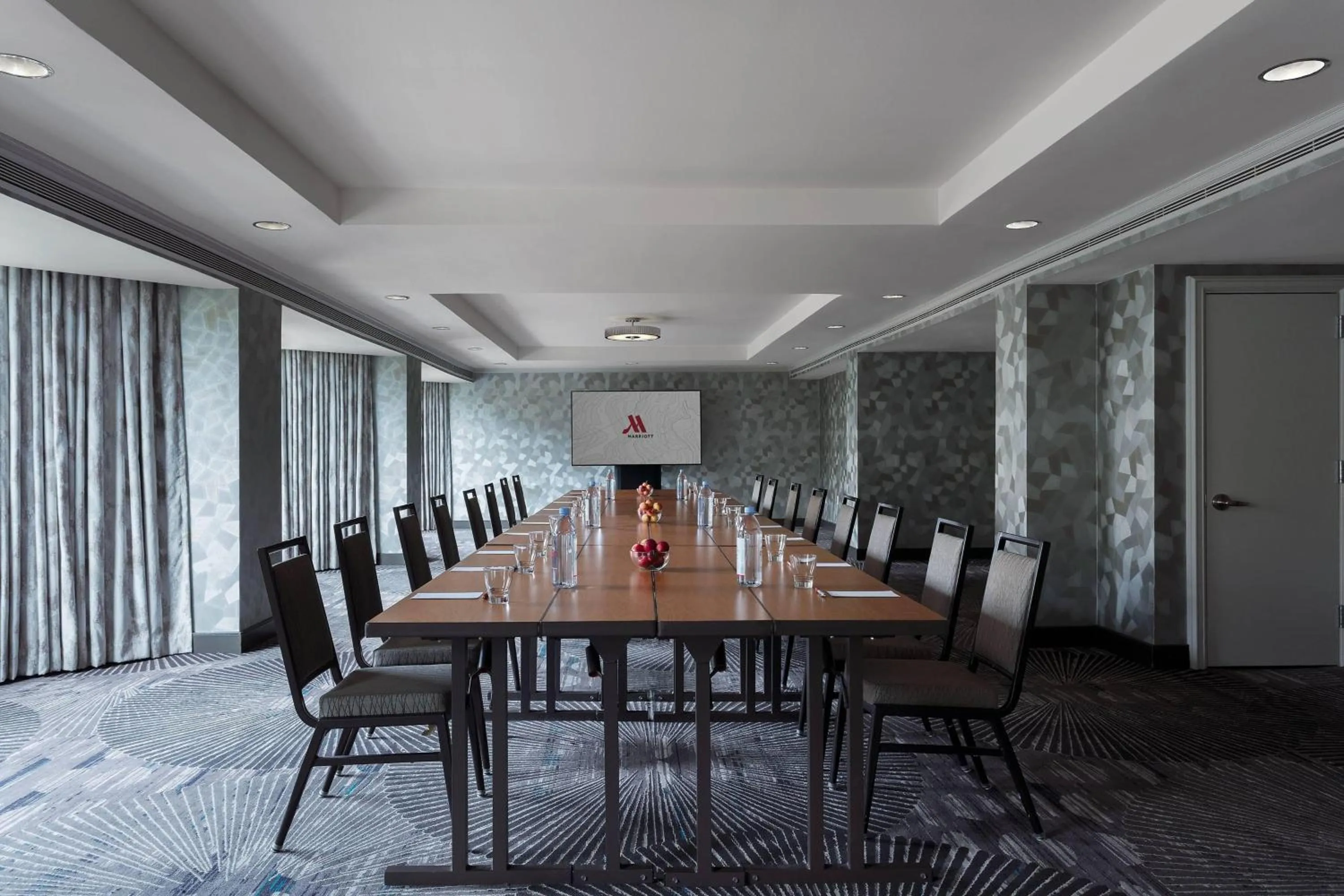 Meeting/conference room in Crystal Gateway Marriott