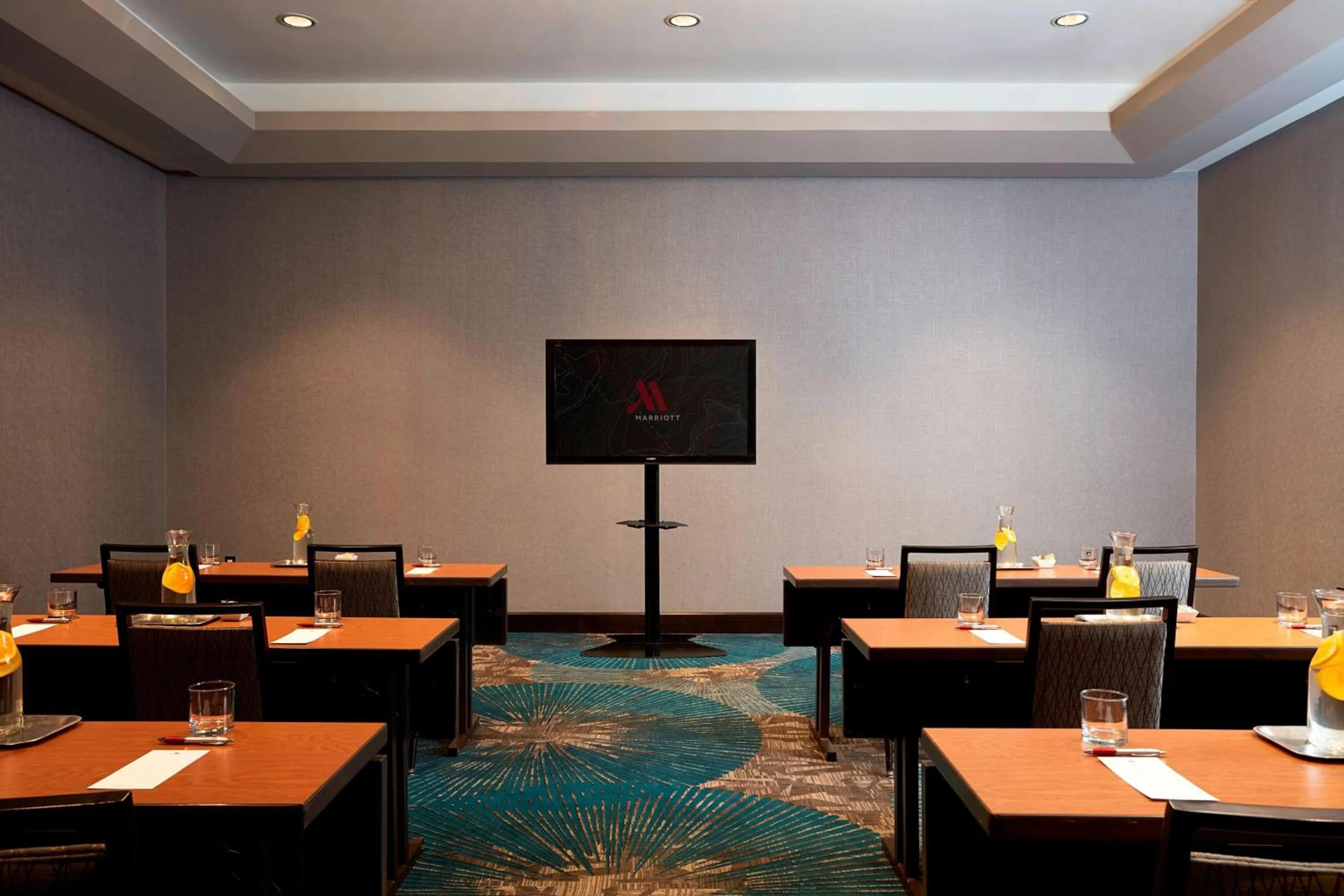 Meeting/conference room in Crystal Gateway Marriott