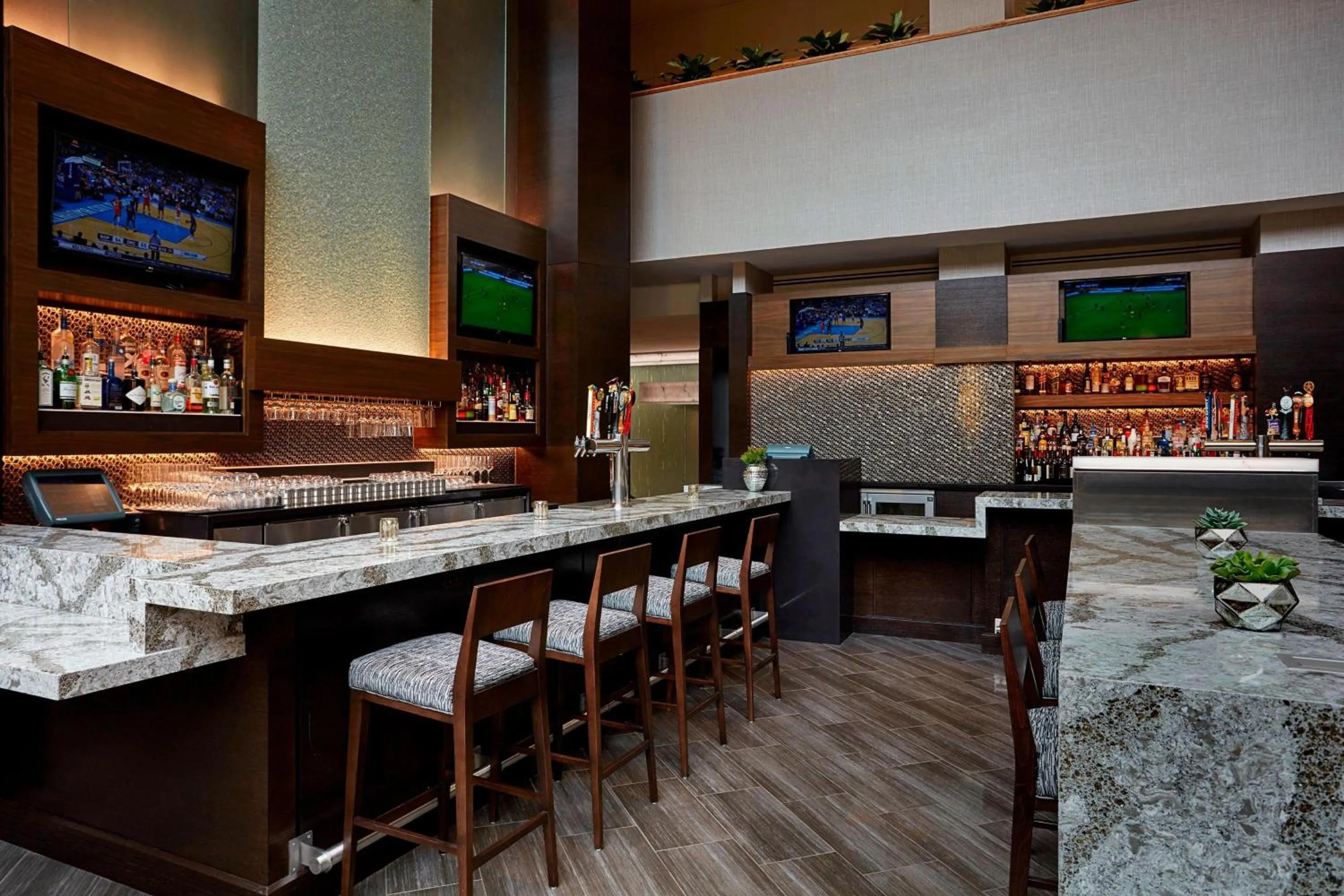 Lounge or bar in Crystal Gateway Marriott