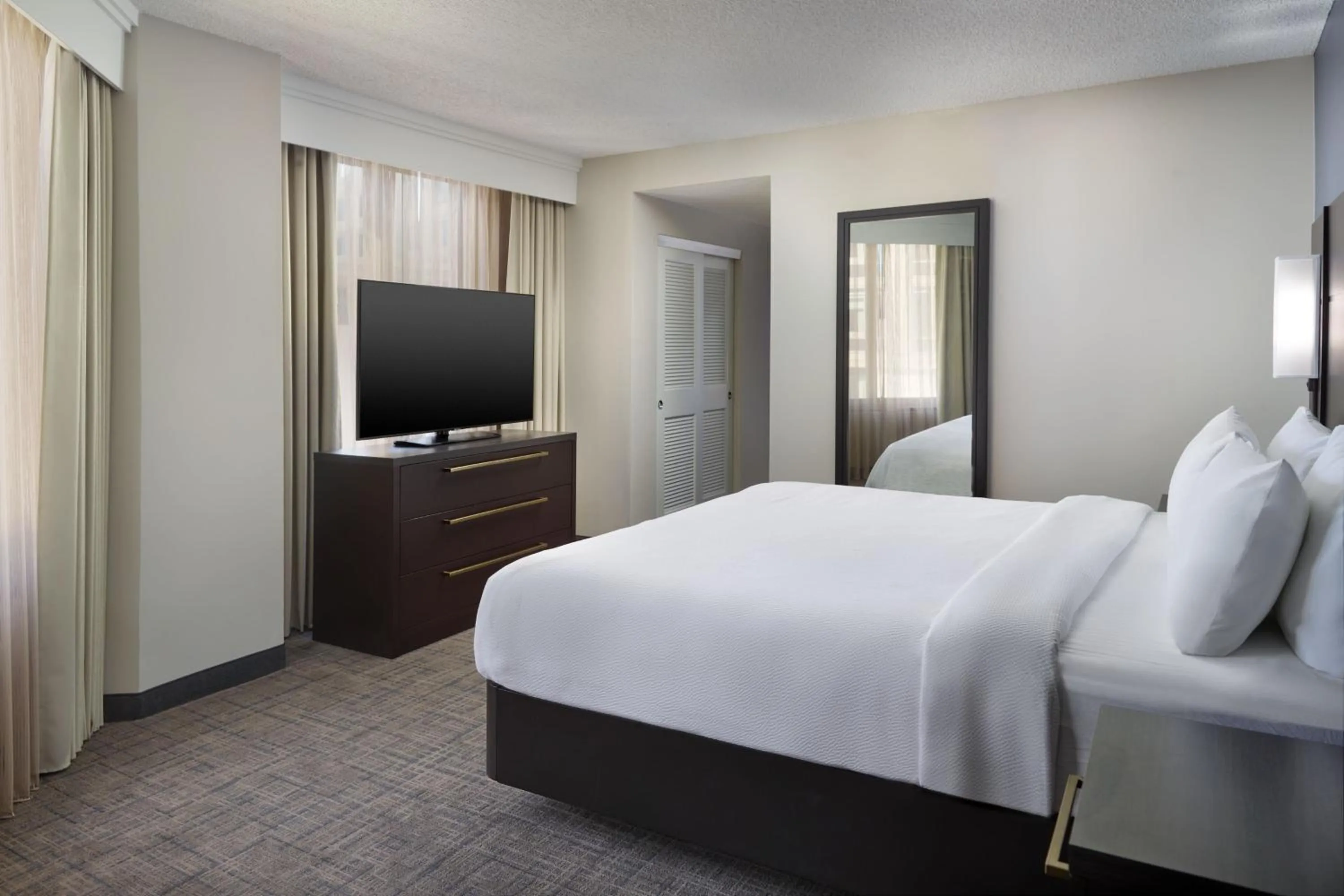 Bedroom, Bed in Residence Inn Bethesda Downtown