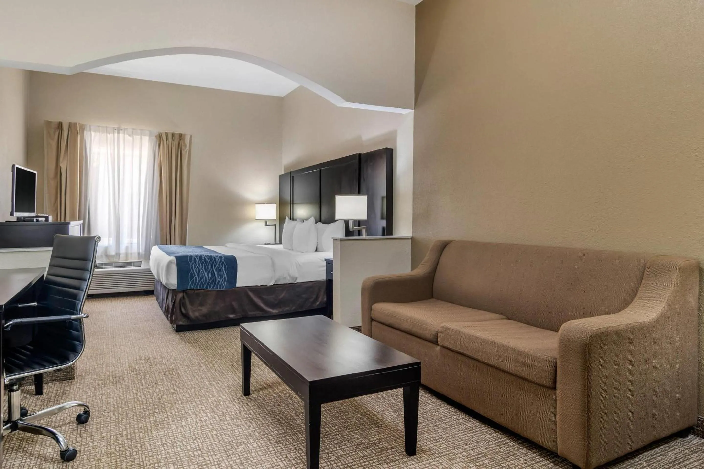 Bedroom in Comfort Inn & Suites Atlanta-Smyrna
