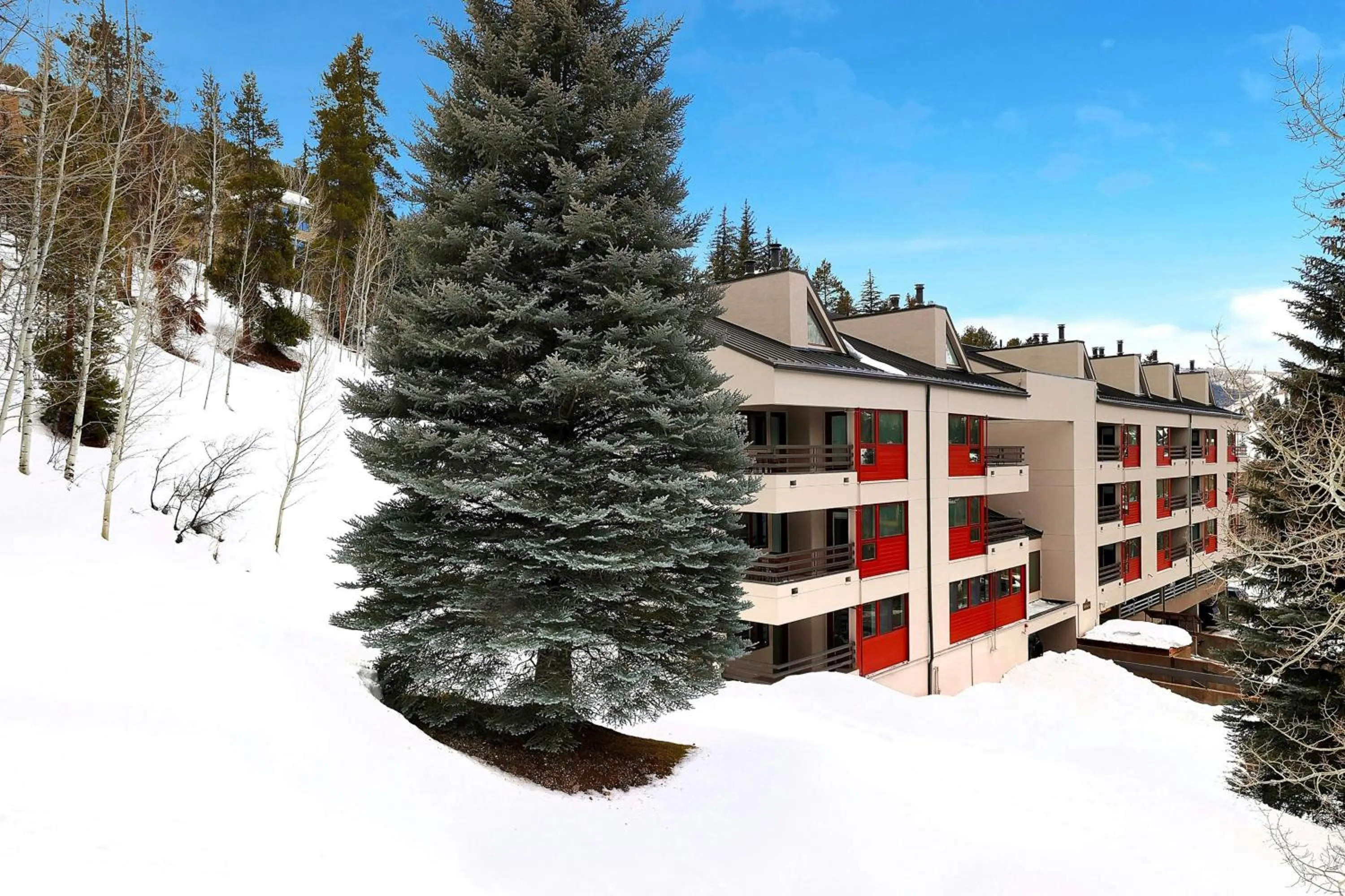 Property building in Marriott's StreamSide Douglas at Vail