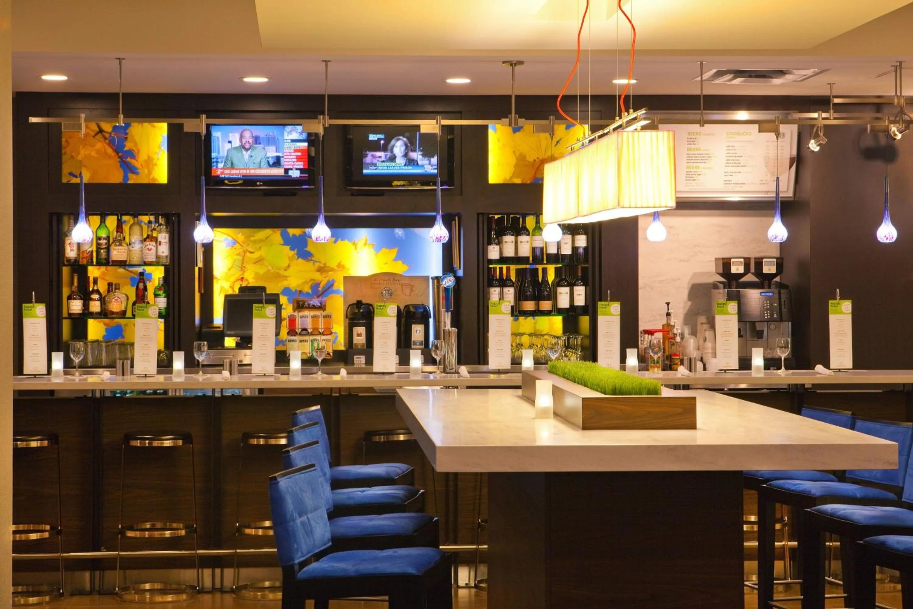 Lounge or bar in Courtyard by Marriott Alexandria Pentagon South