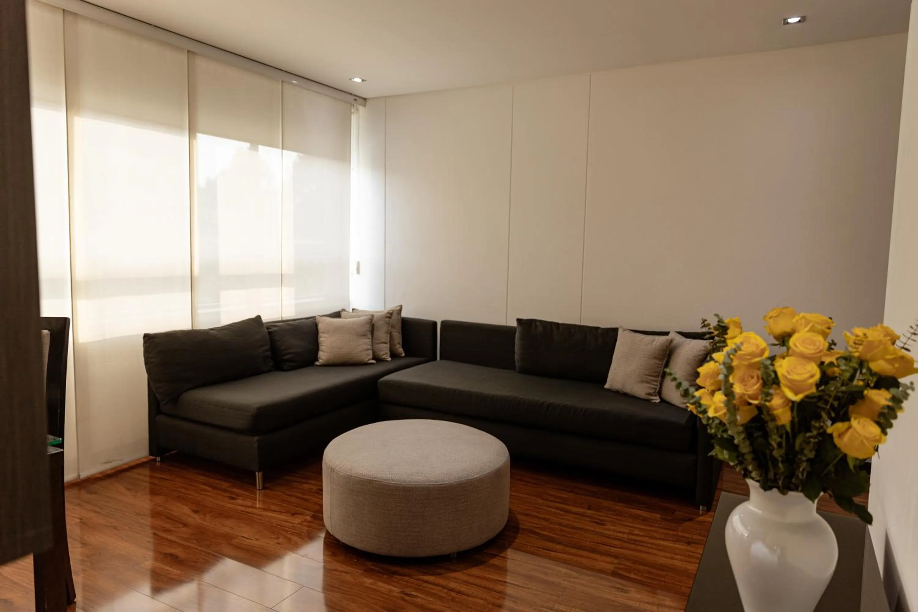 Living room in One Sixteen Hotel