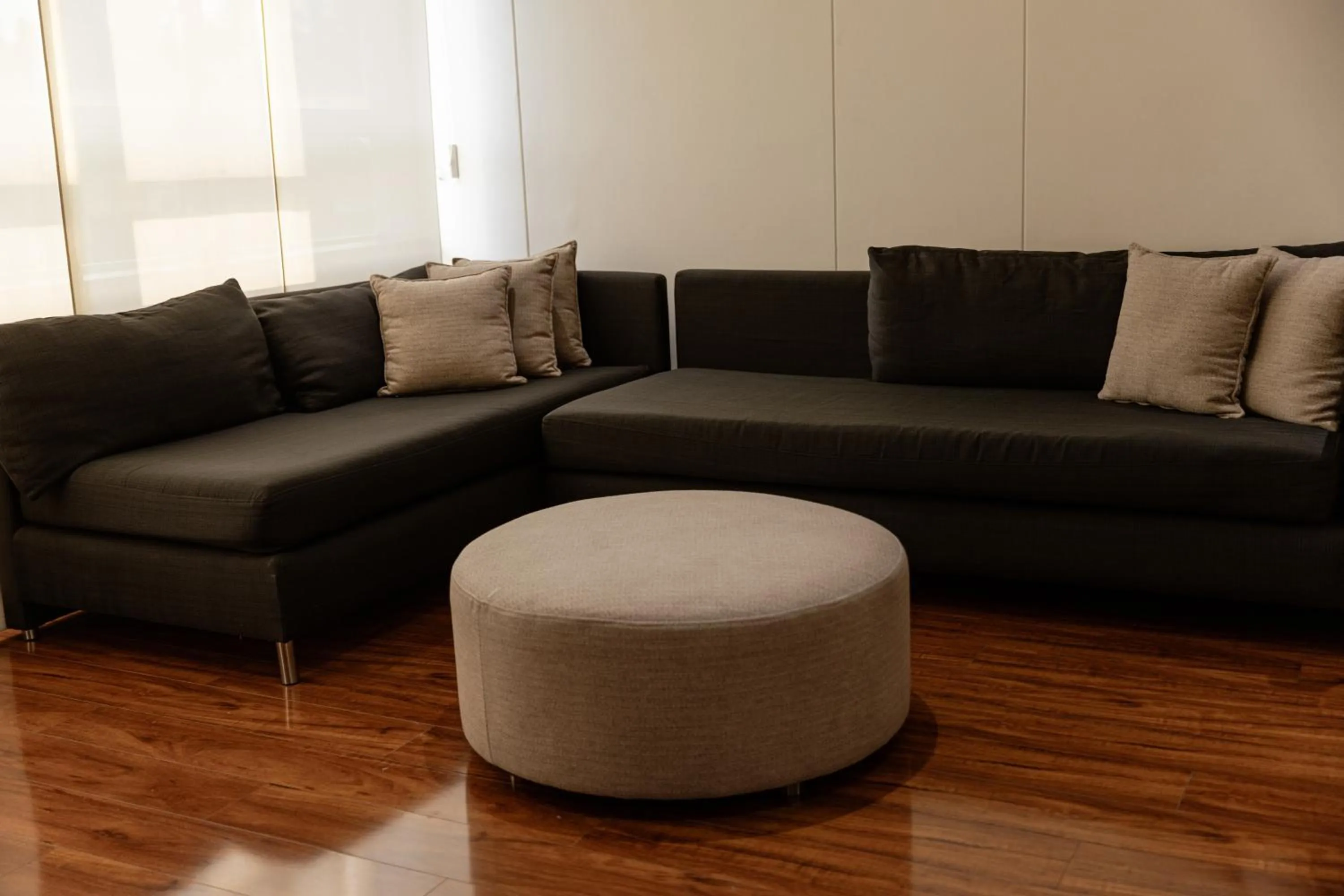 Living room in One Sixteen Hotel