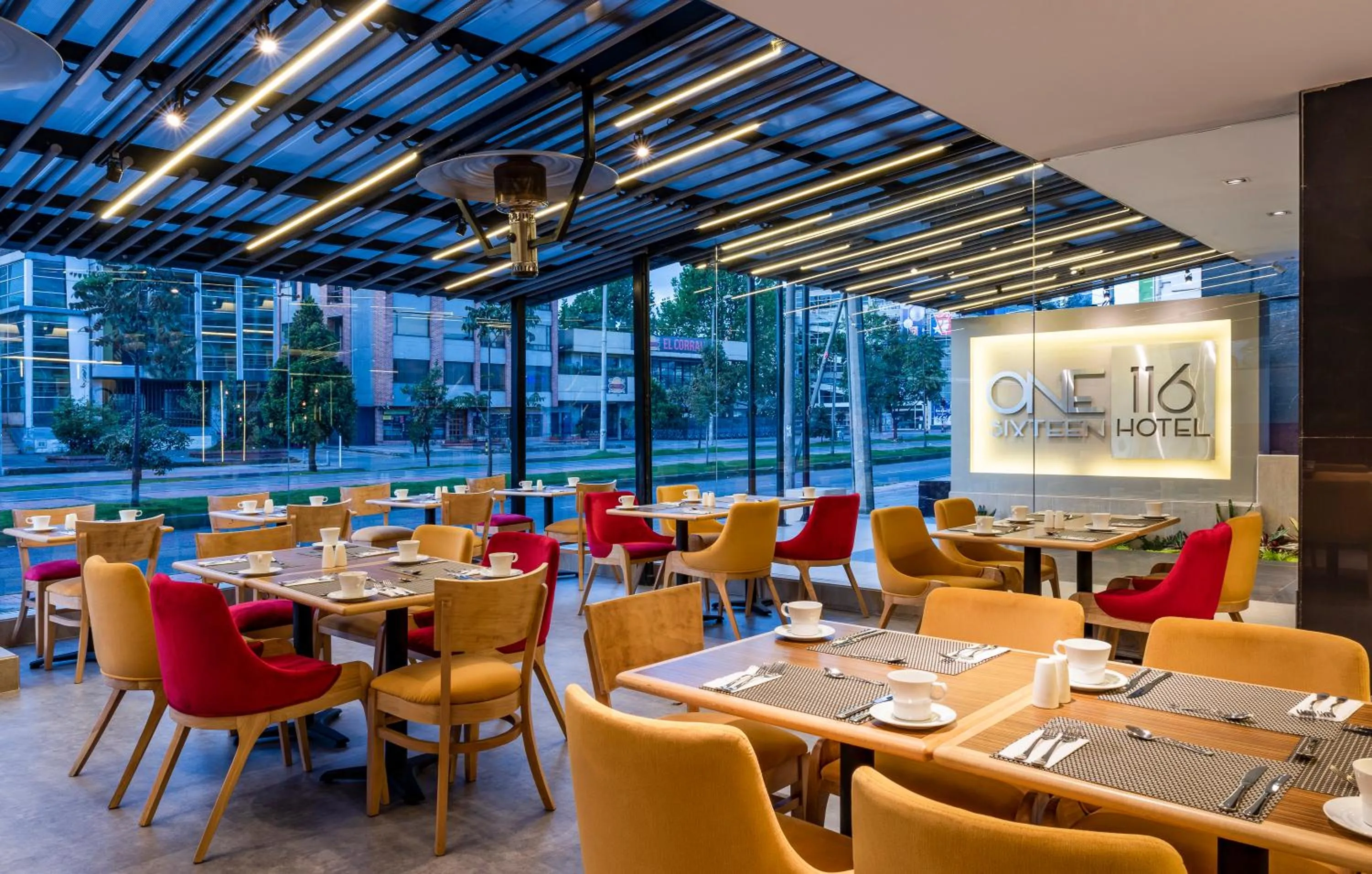 Restaurant/places to eat in One Sixteen Hotel