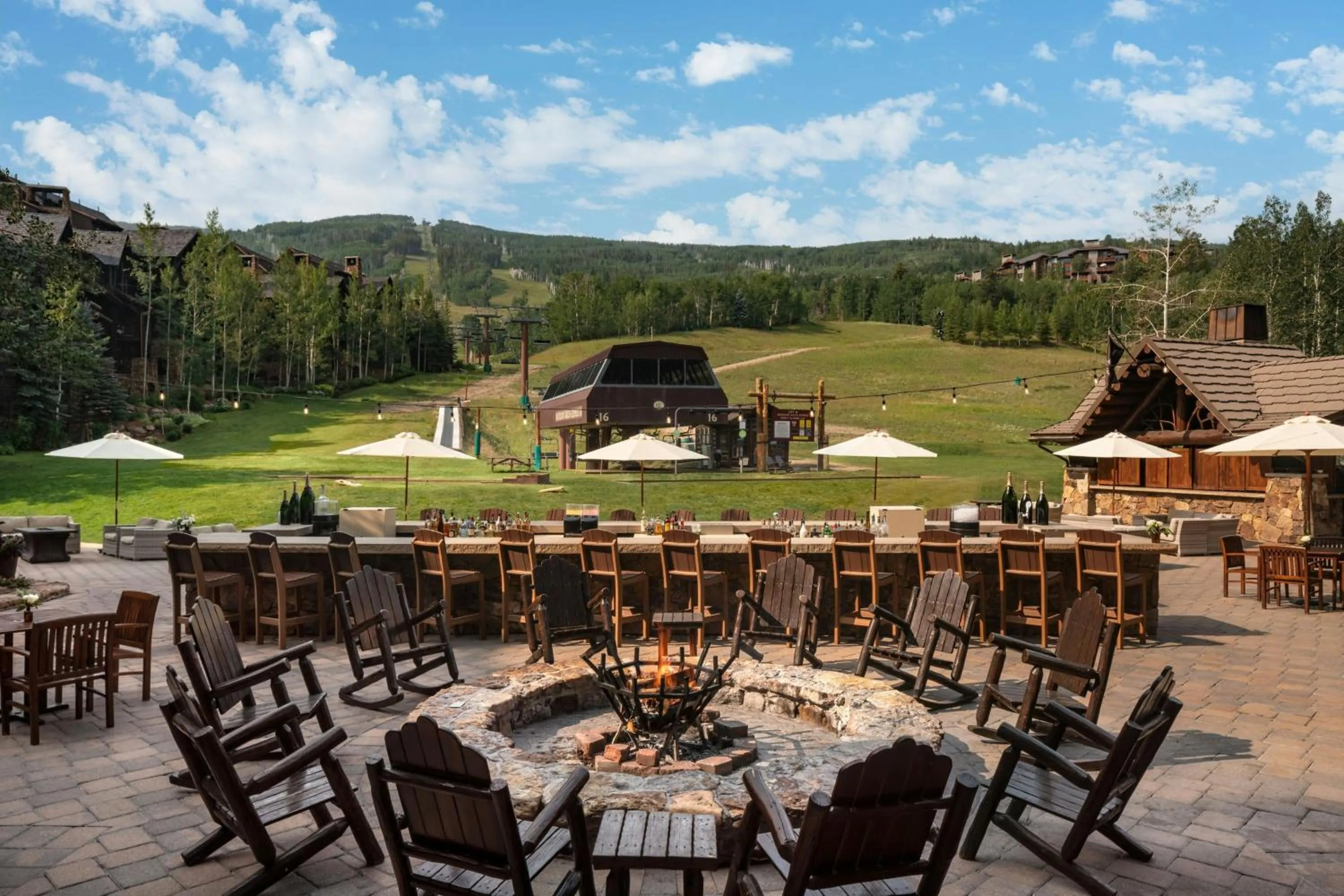 Lounge or bar in The Ritz-Carlton, Bachelor Gulch