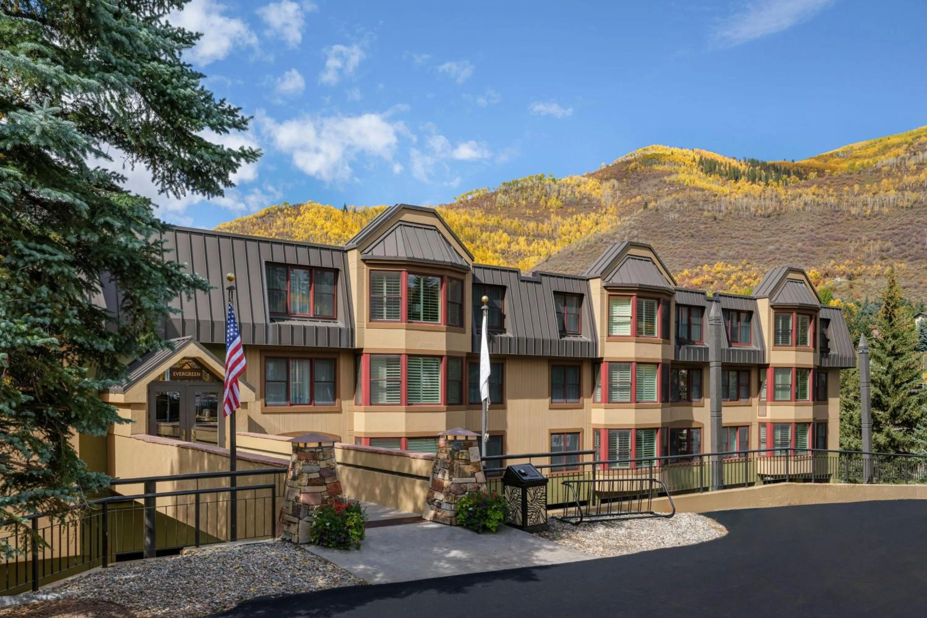 Property building in Marriott's StreamSide Evergreen at Vail
