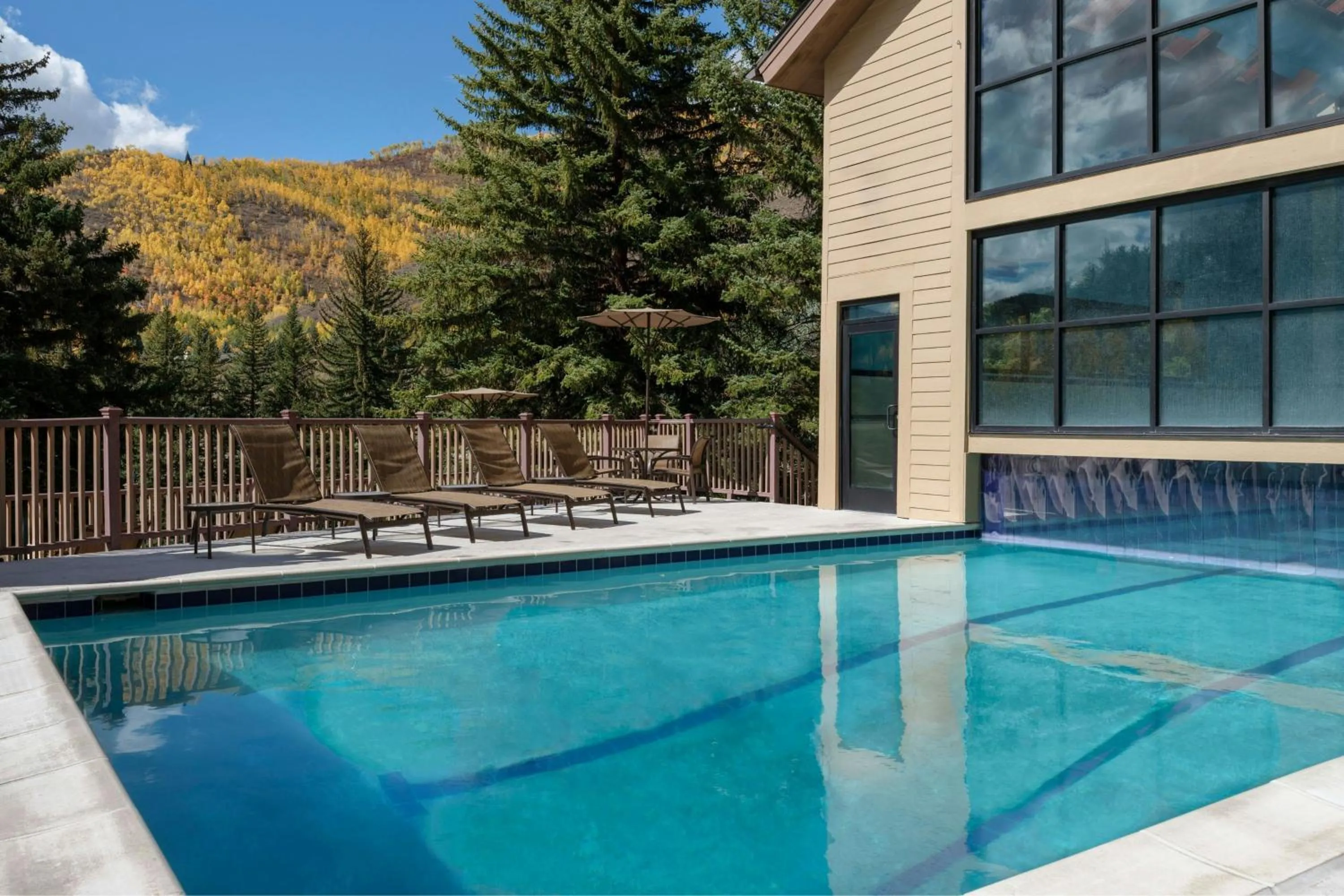 Swimming pool in Marriott's StreamSide Evergreen at Vail