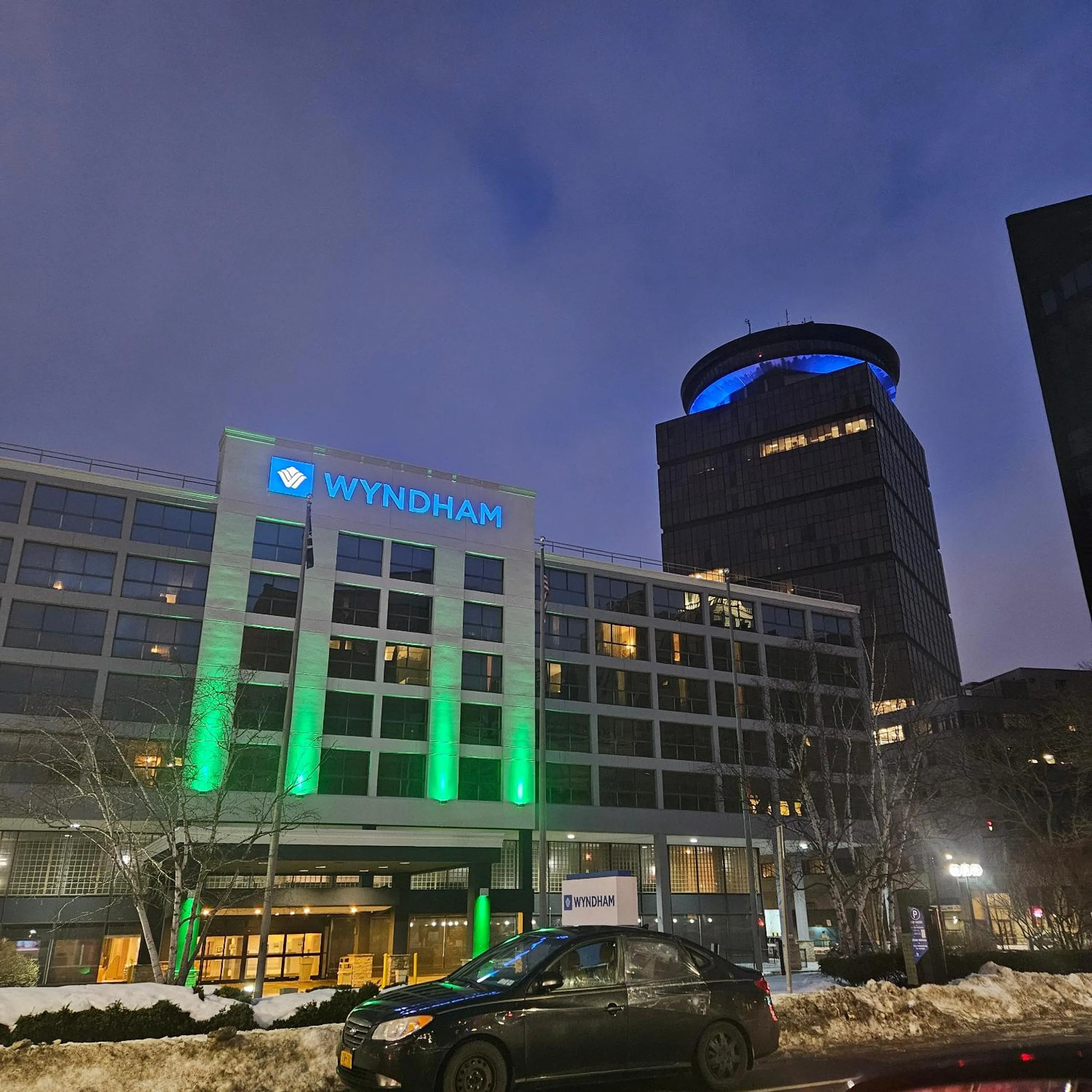Property building in Wyndham Rochester Downtown