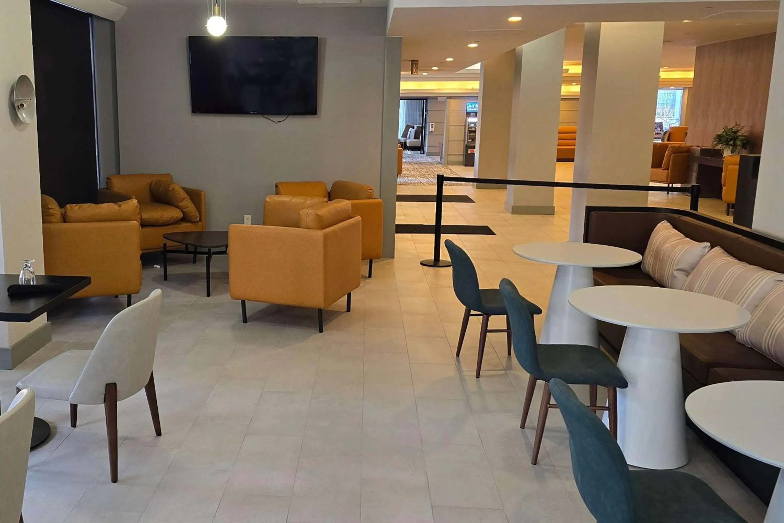 Restaurant/places to eat in Wyndham Rochester Downtown