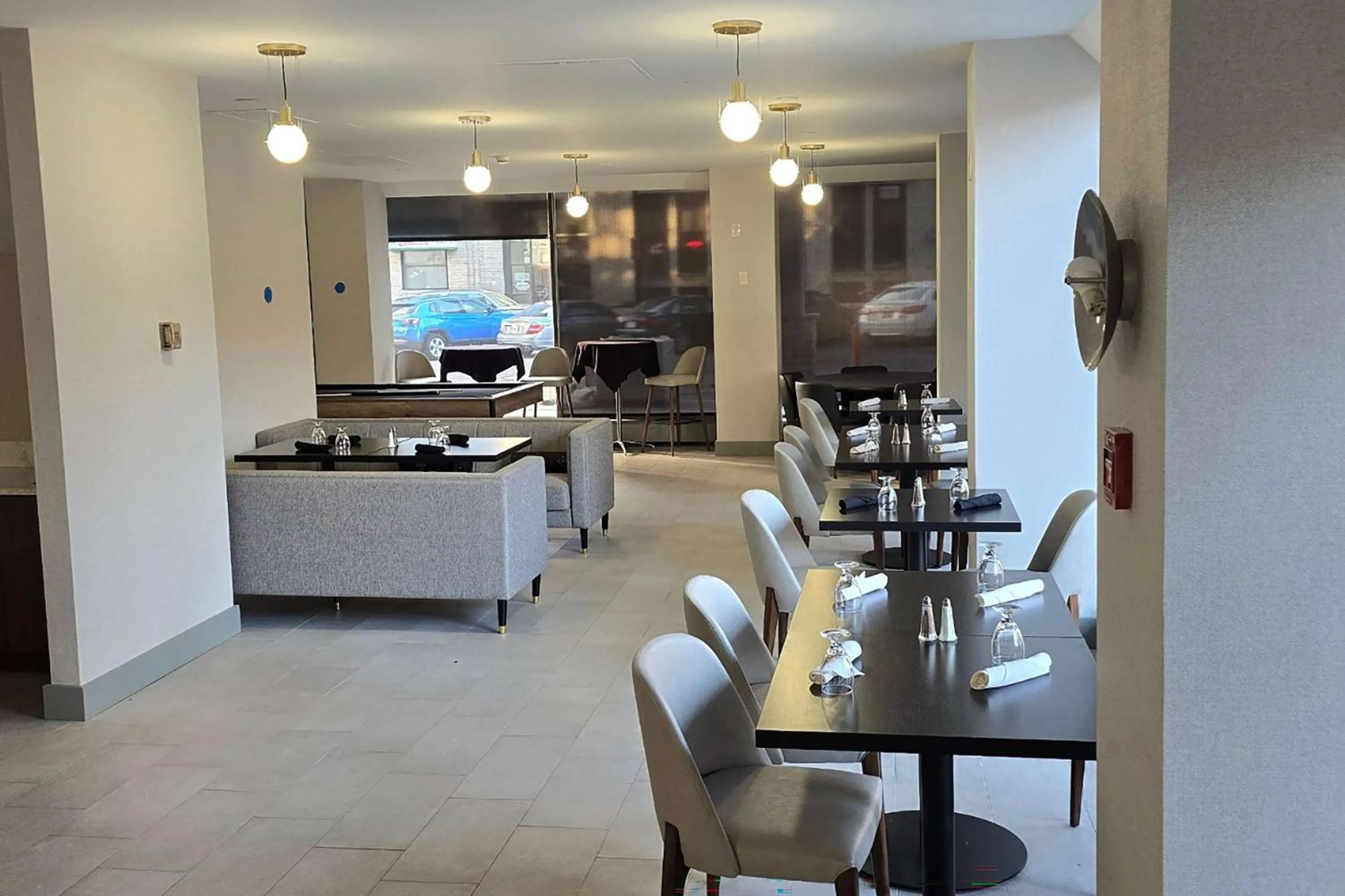 Restaurant/places to eat in Wyndham Rochester Downtown