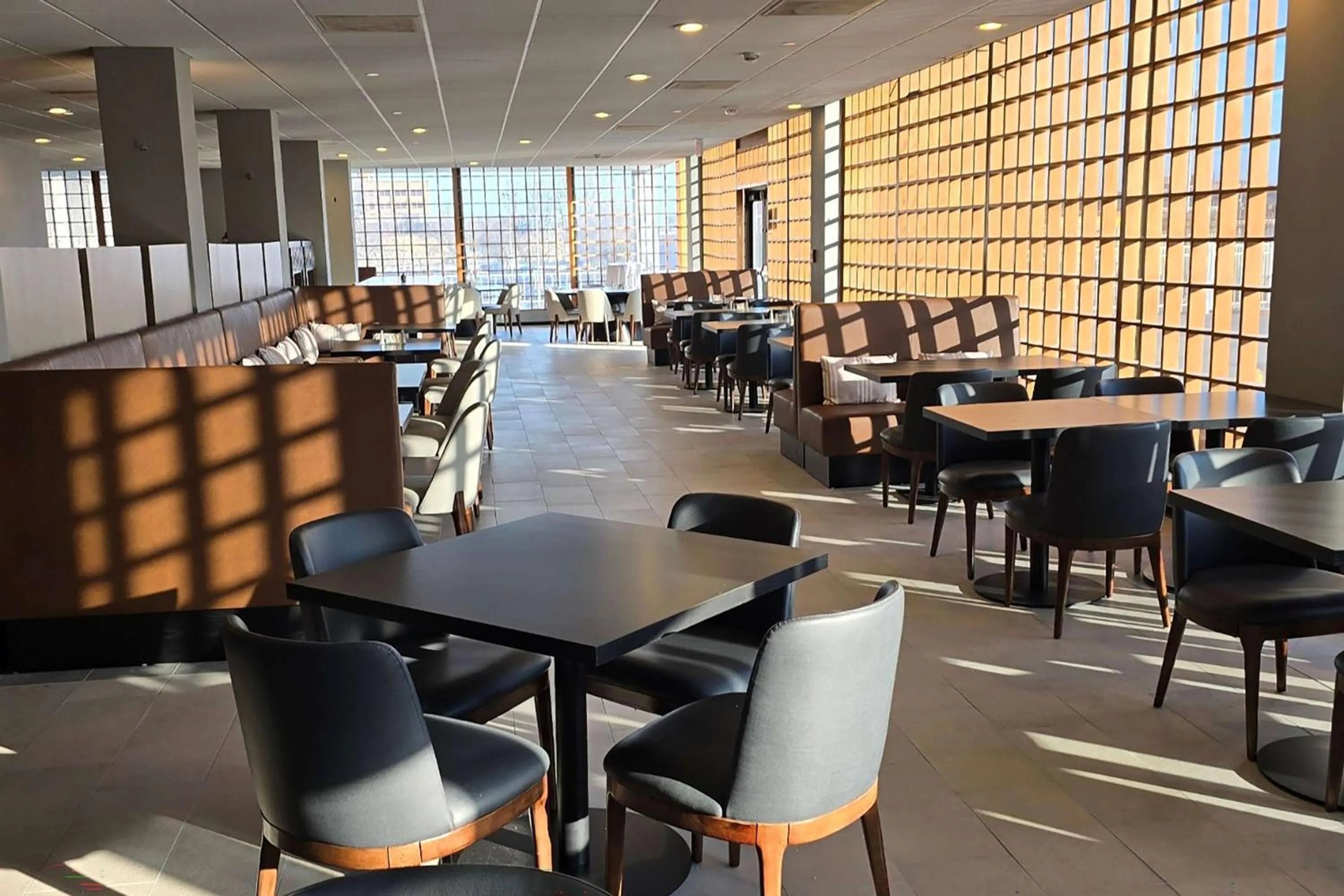 Restaurant/places to eat in Wyndham Rochester Downtown