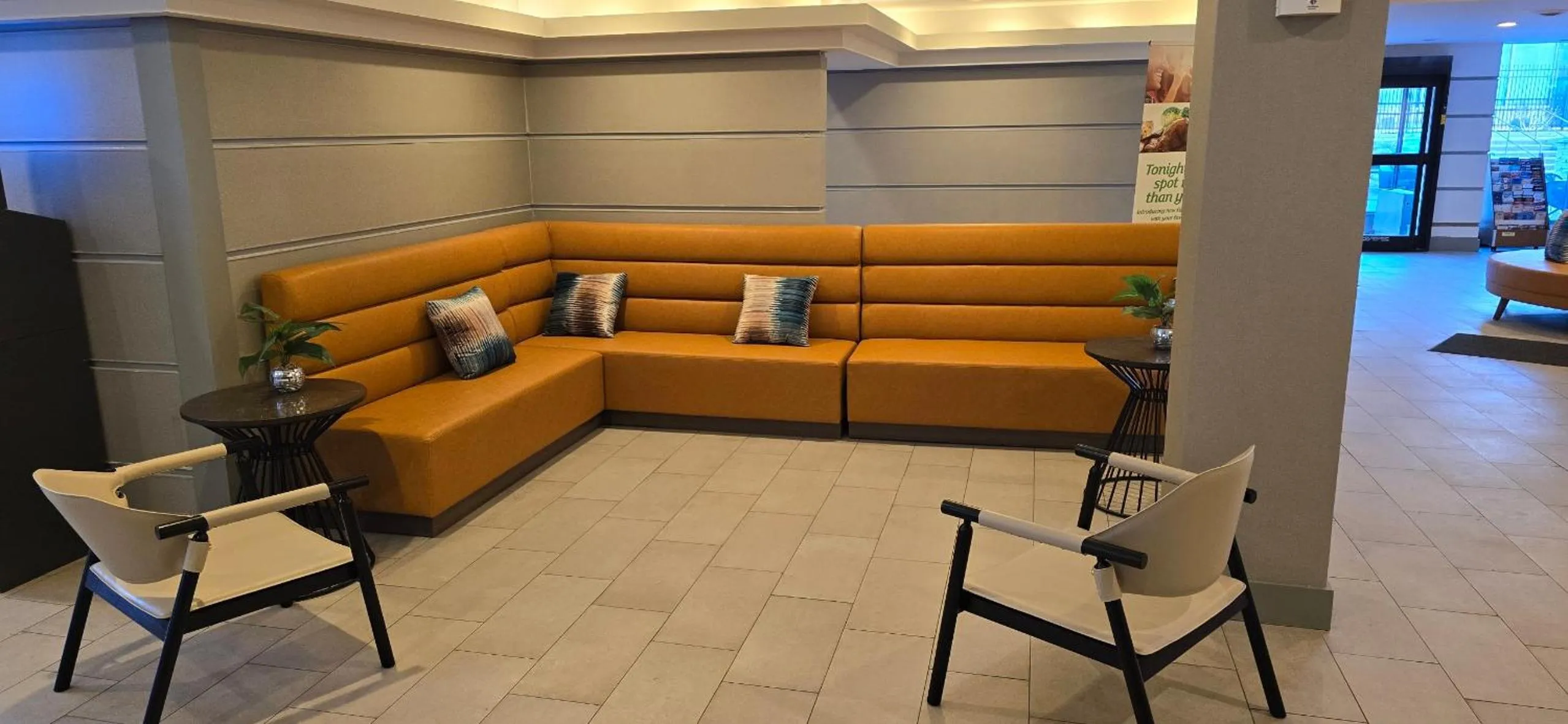Seating area in Wyndham Rochester Downtown