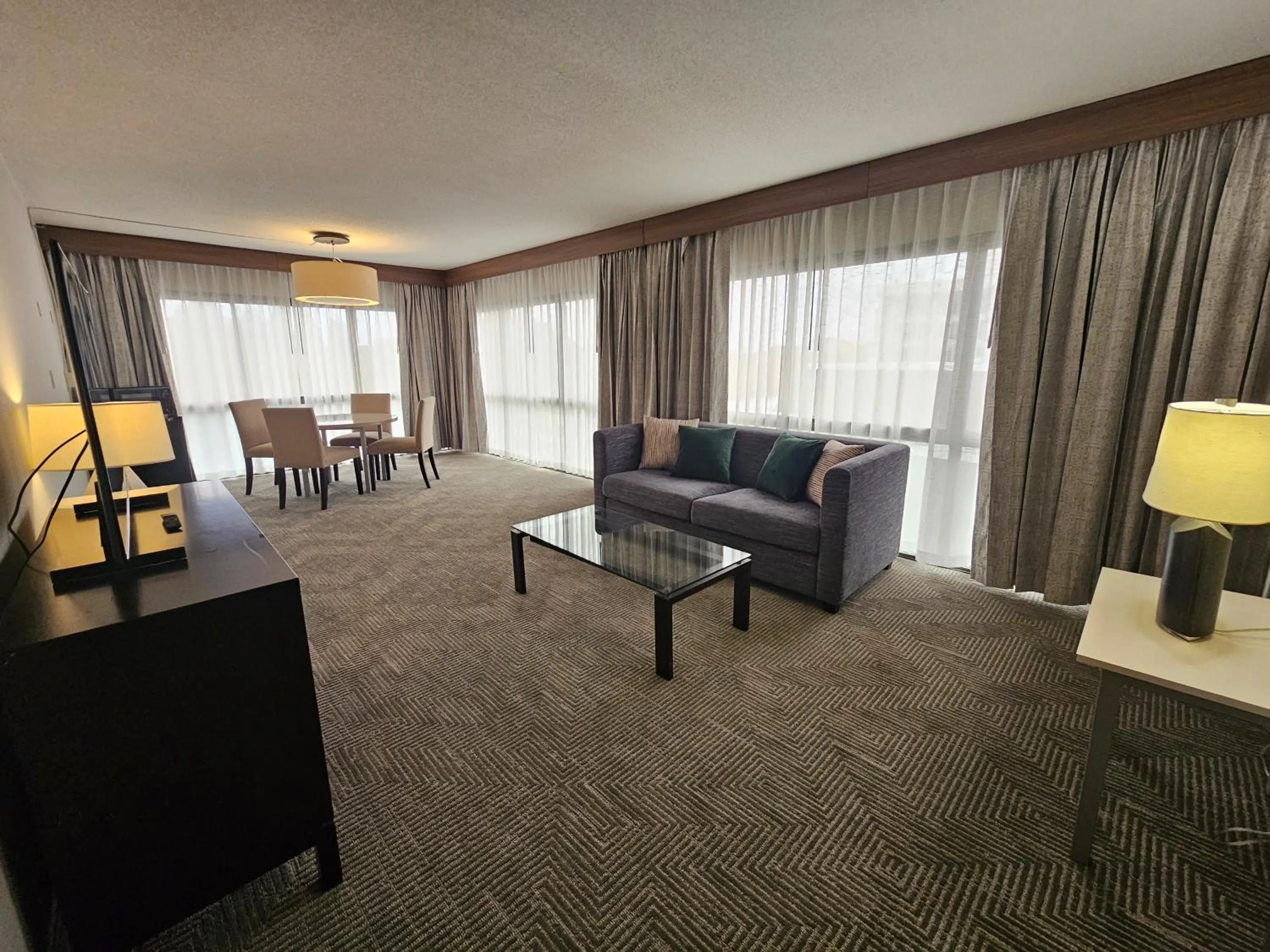 Communal lounge/ TV room in Wyndham Rochester Downtown