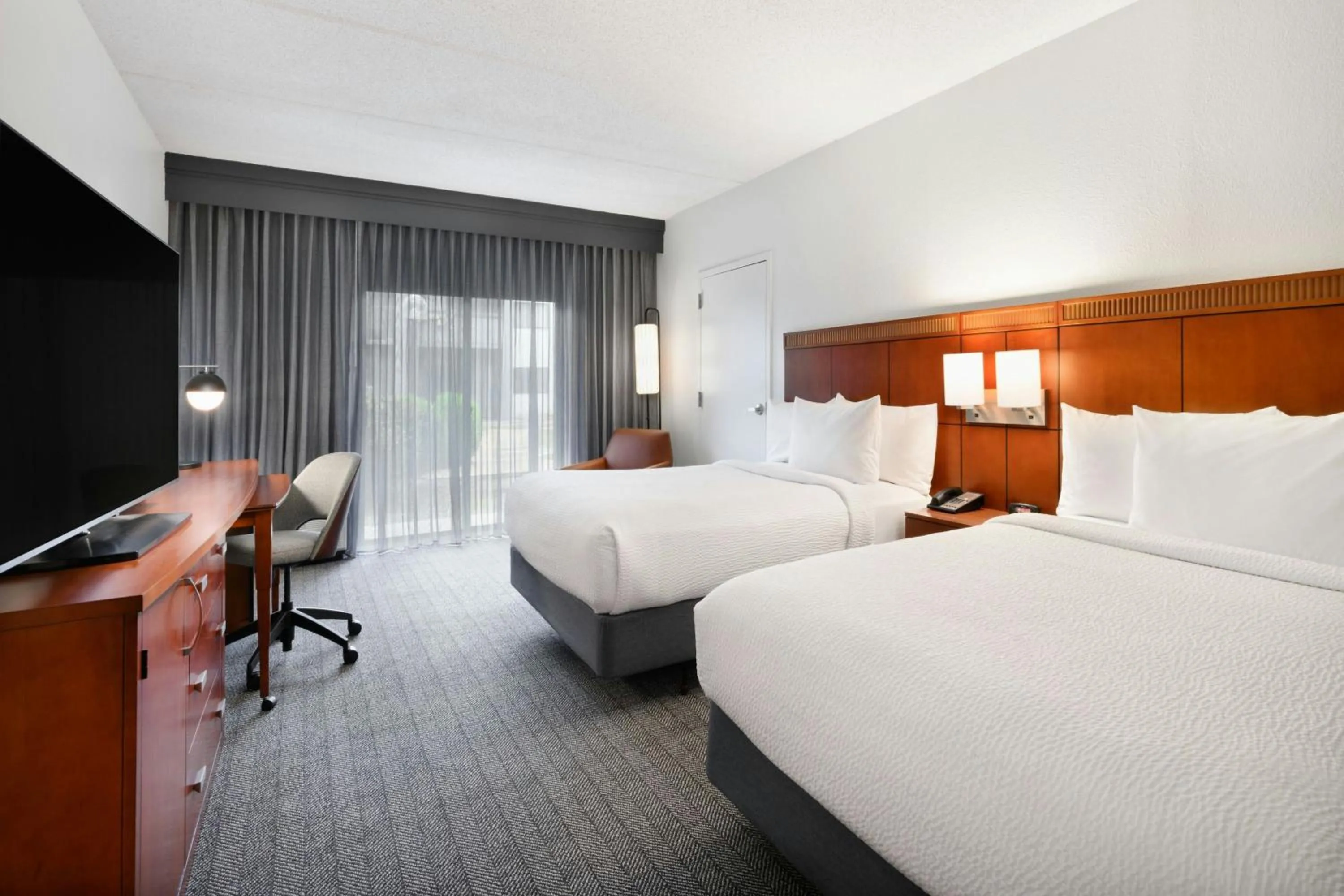 Photo of the whole room, Bed in Courtyard by Marriott Atlanta Duluth/ Gwinnett Place