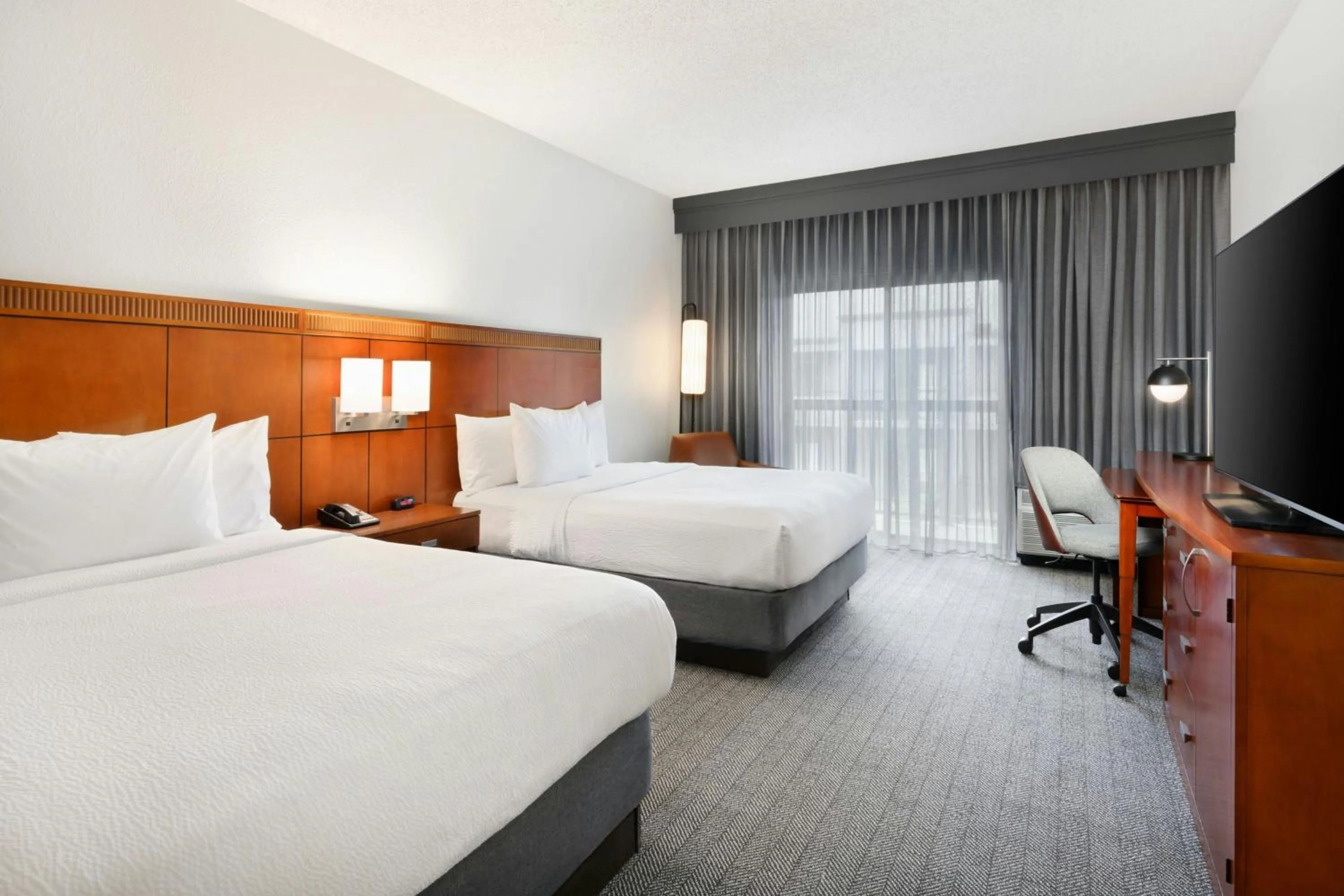 Photo of the whole room, Bed in Courtyard by Marriott Atlanta Duluth/ Gwinnett Place