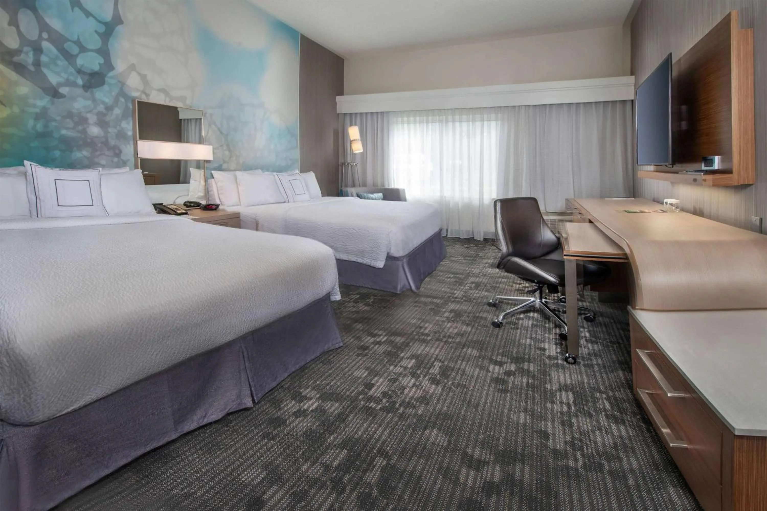 Bed in Comfort Inn & Suites Bethlehem Lehigh Valley Airport