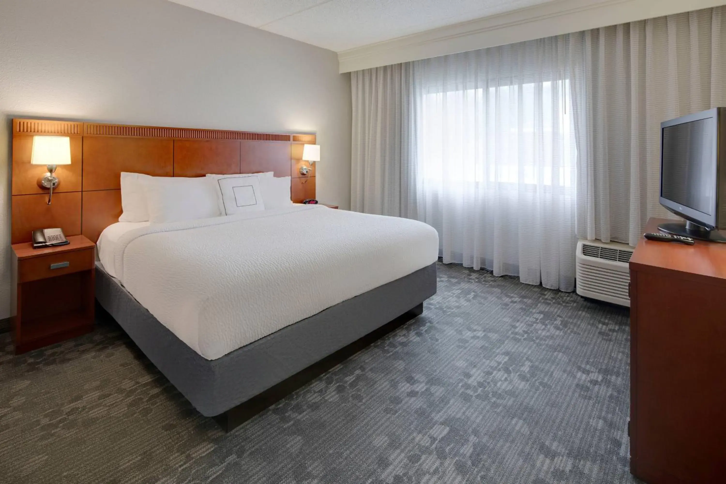 King Room with Sofa Bed and Adapted Tub - Mobility and Hearing Accessible in Courtyard Atlanta Norcross/Peachtree Corners King Room with Sofa Bed and Adapted Tub - Mobility and Hearing Accessible in Courtyard Atlanta Norcross/Peachtree Corners