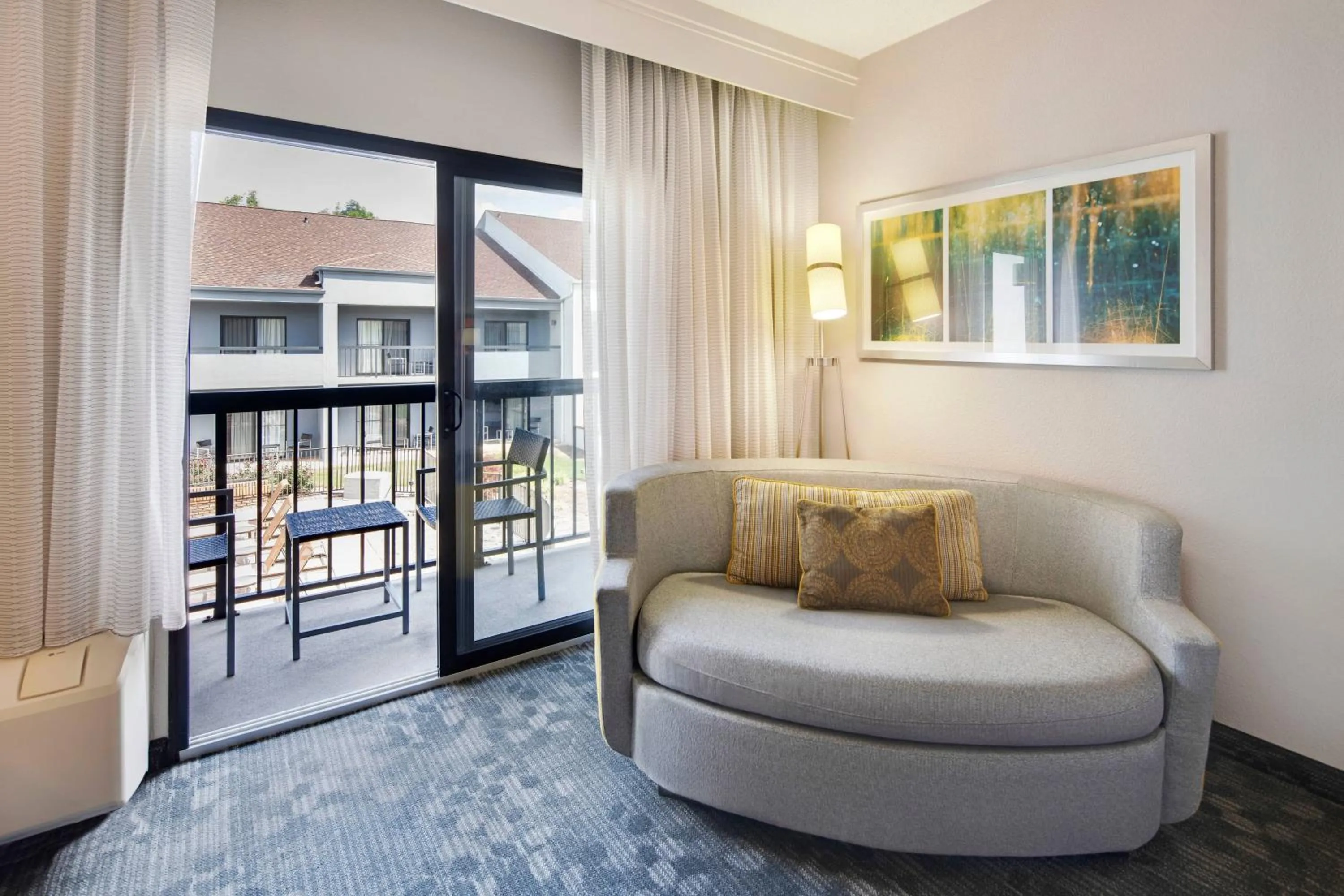 Bedroom in Courtyard Atlanta Norcross/Peachtree Corners