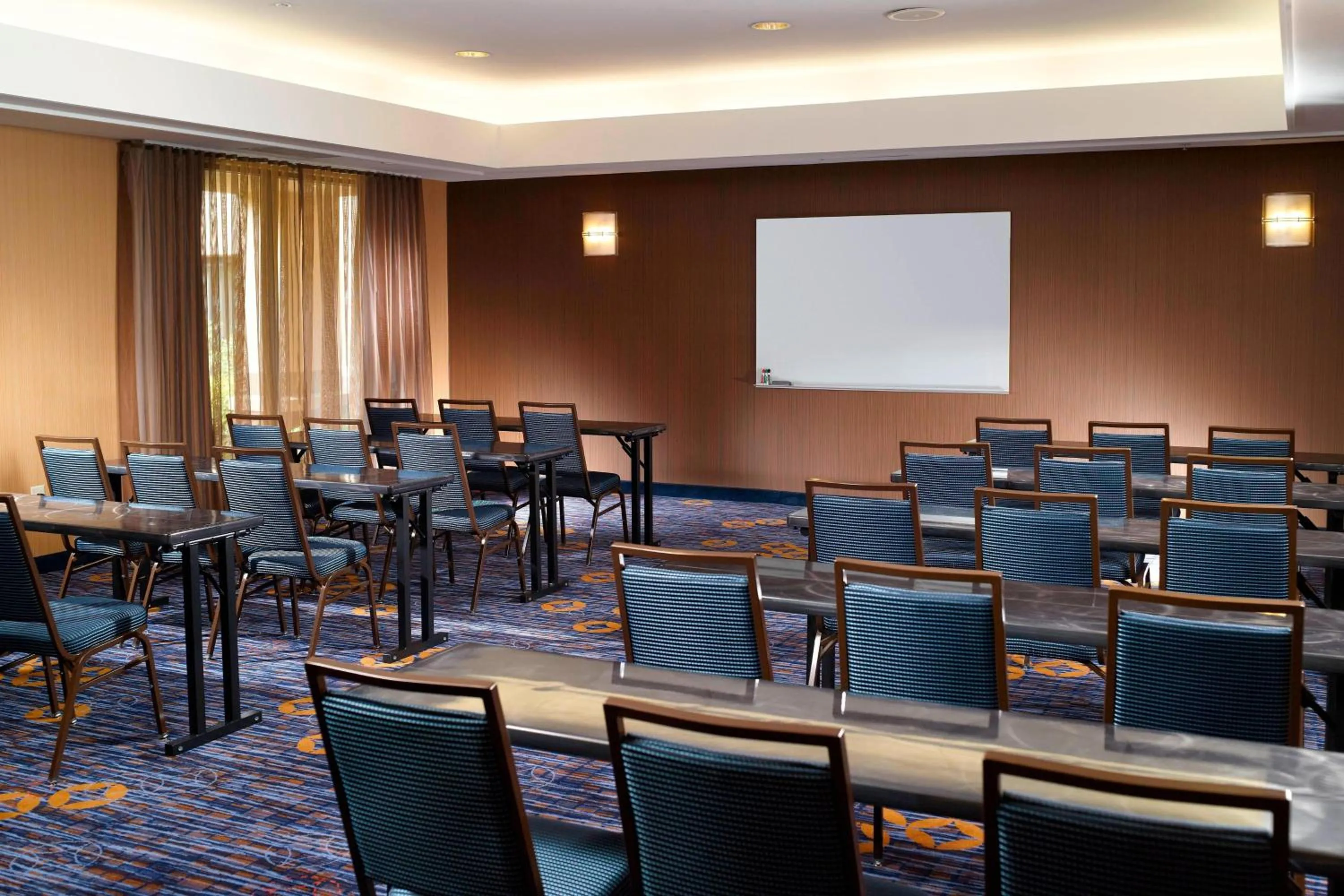 Meeting/conference room in Courtyard by Marriott Atlanta Alpharetta