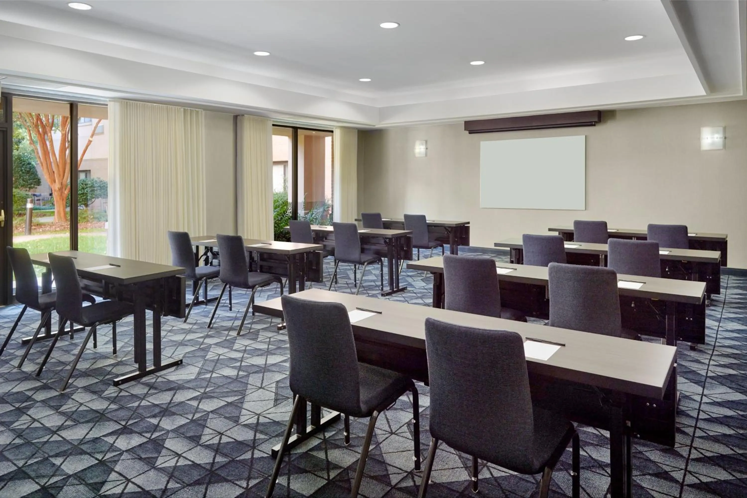 Meeting/conference room in Courtyard by Marriott Atlanta Alpharetta