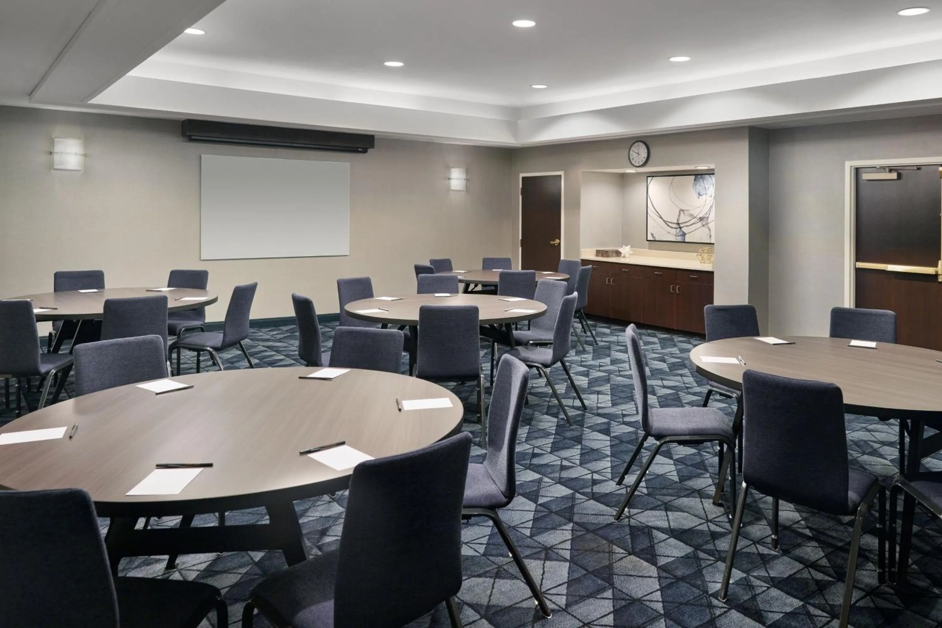 Meeting/conference room in Courtyard by Marriott Atlanta Alpharetta