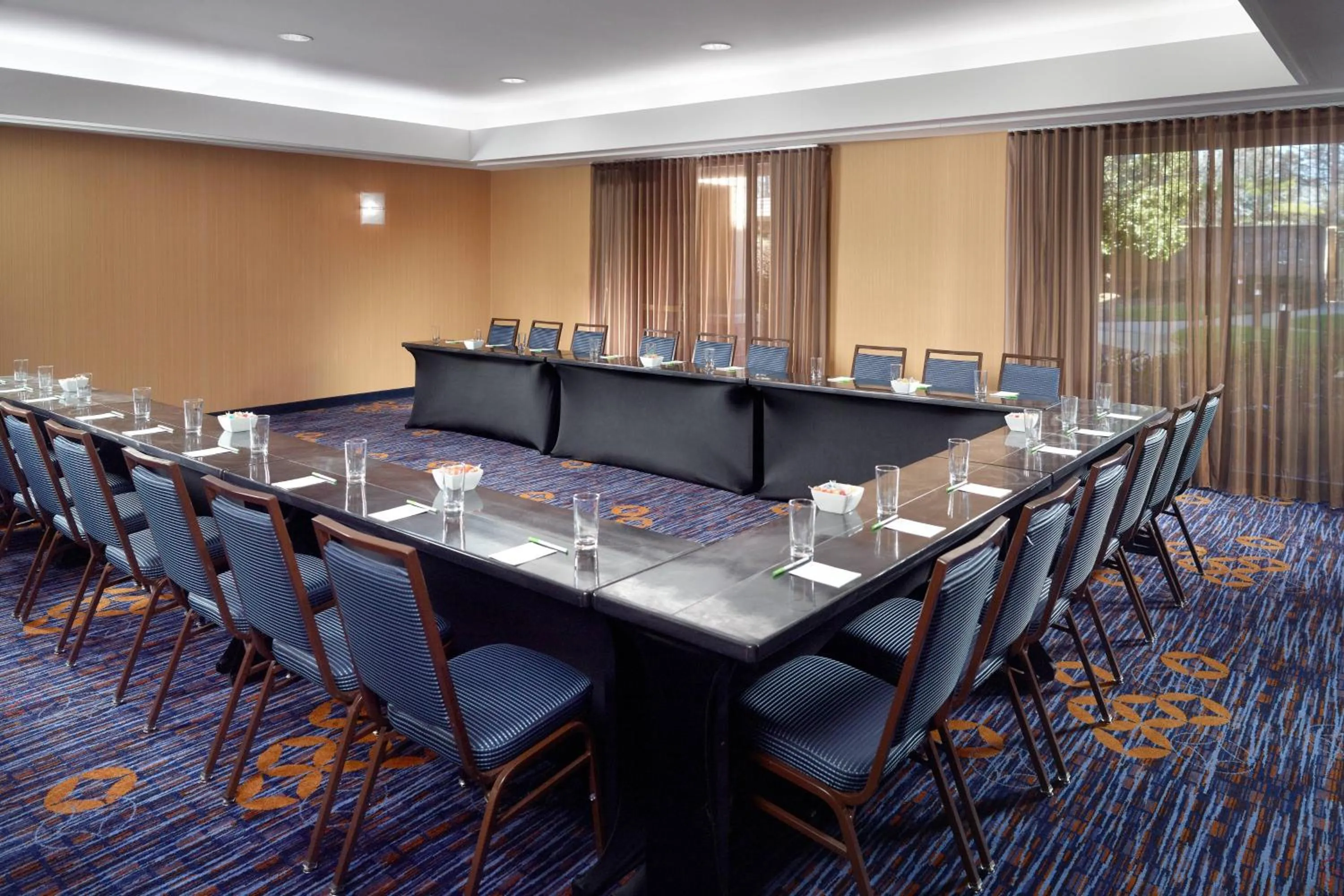 Meeting/conference room in Courtyard by Marriott Atlanta Alpharetta