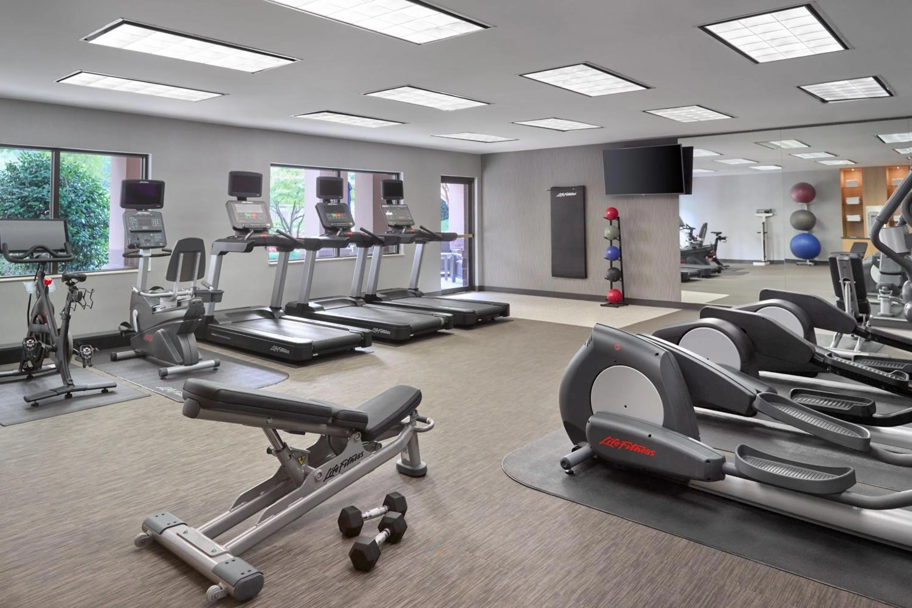 Fitness centre/facilities in Courtyard by Marriott Atlanta Alpharetta
