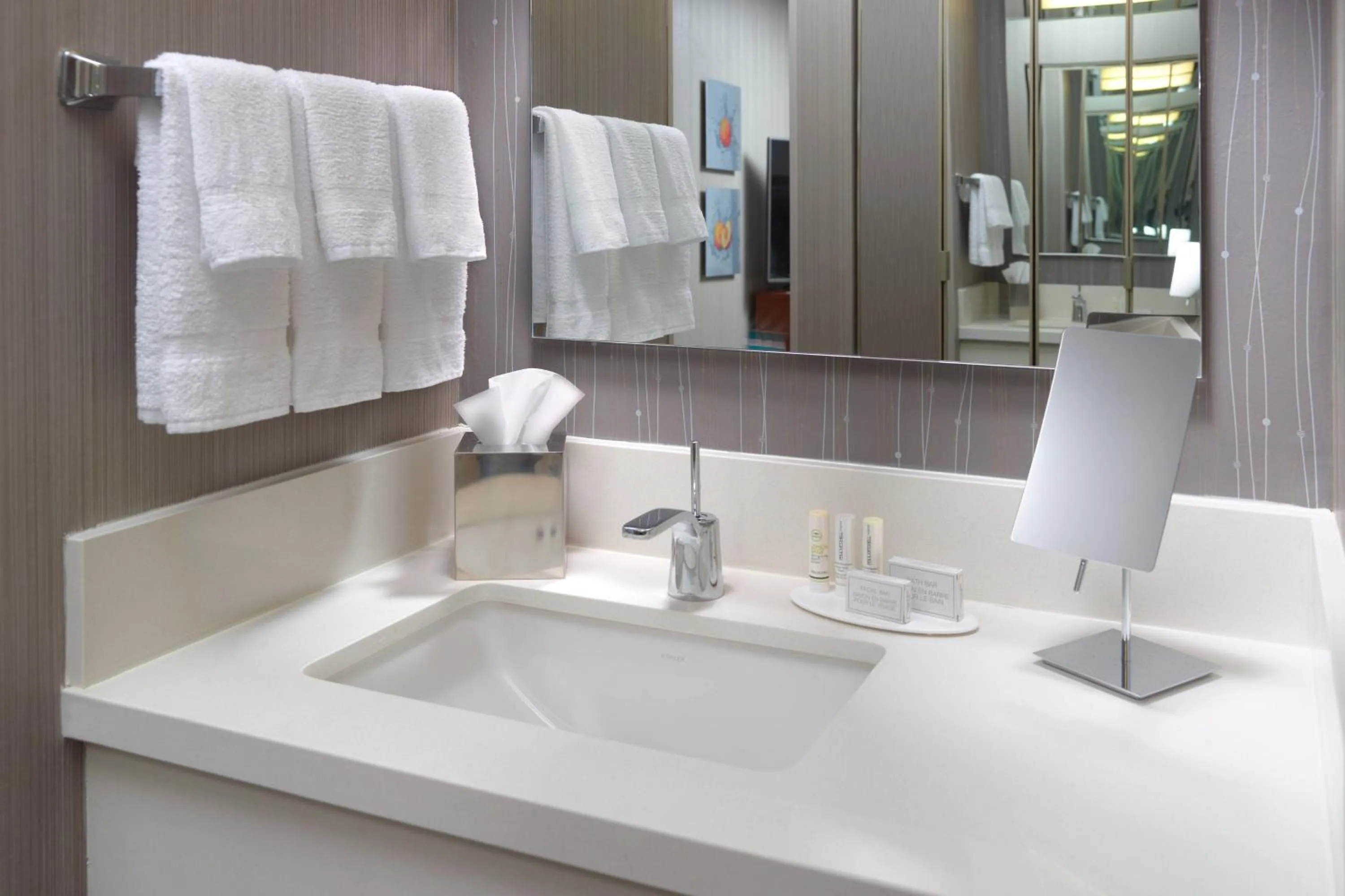 Photo of the whole room in Courtyard by Marriott Atlanta Alpharetta