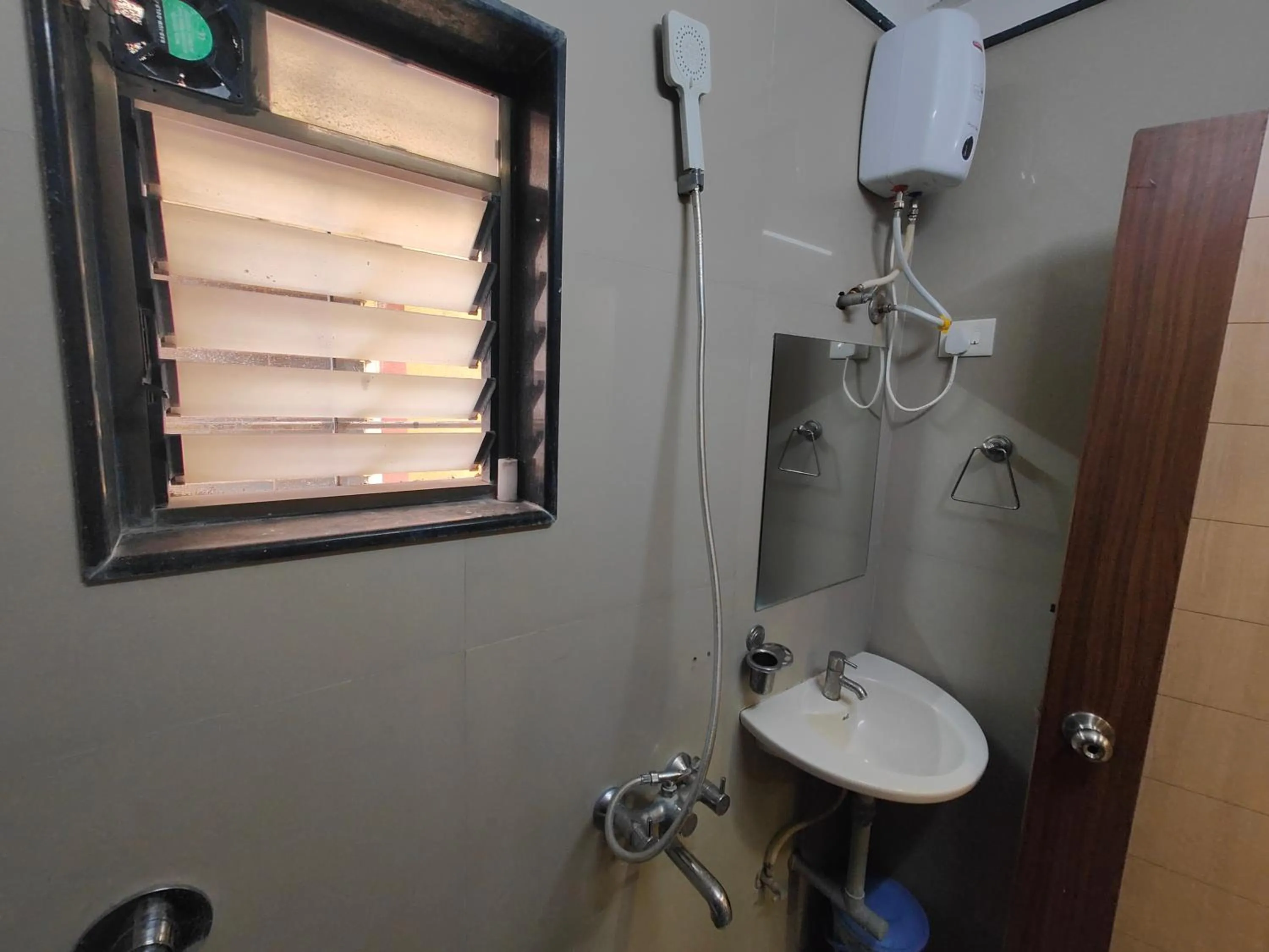 Bathroom in Hotel Midtown Inn