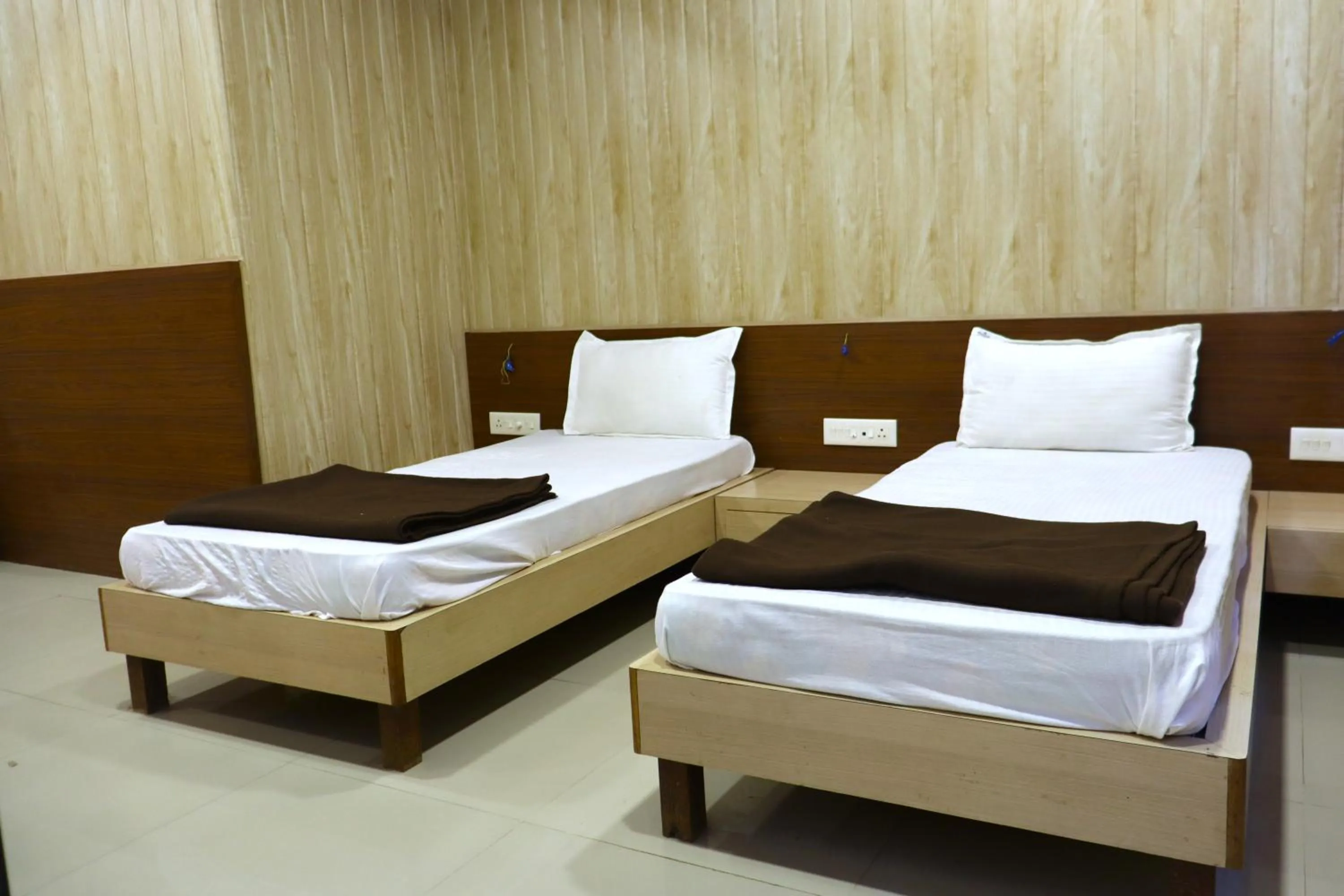 Bed in Hotel Midtown Inn