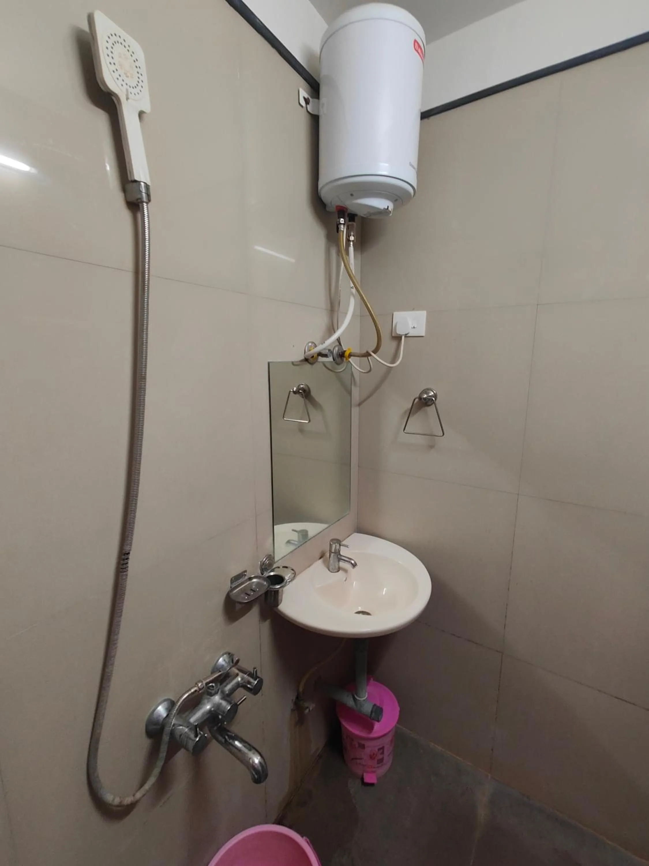 Bathroom in Hotel Midtown Inn