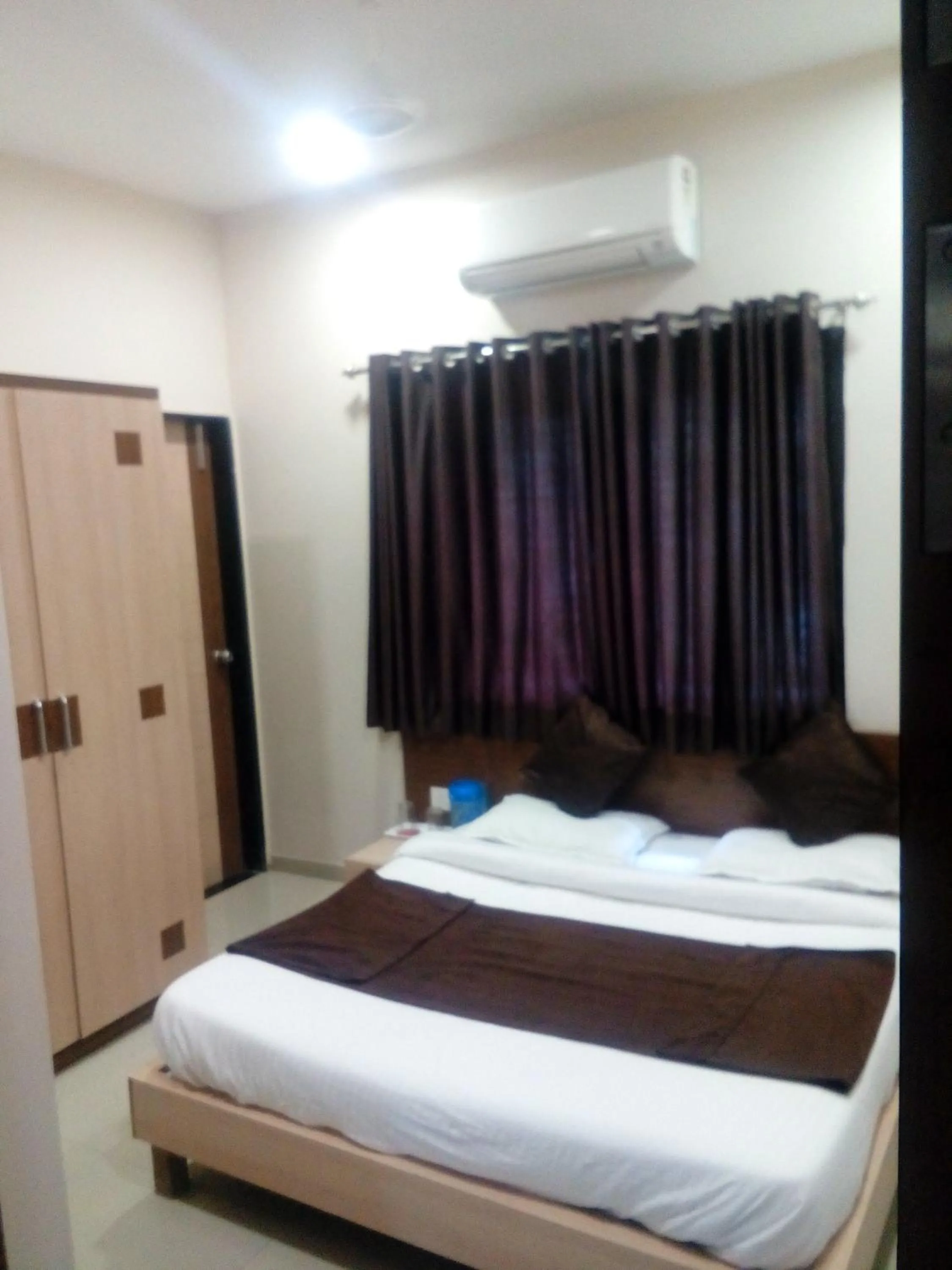 Bed in Hotel Midtown Inn