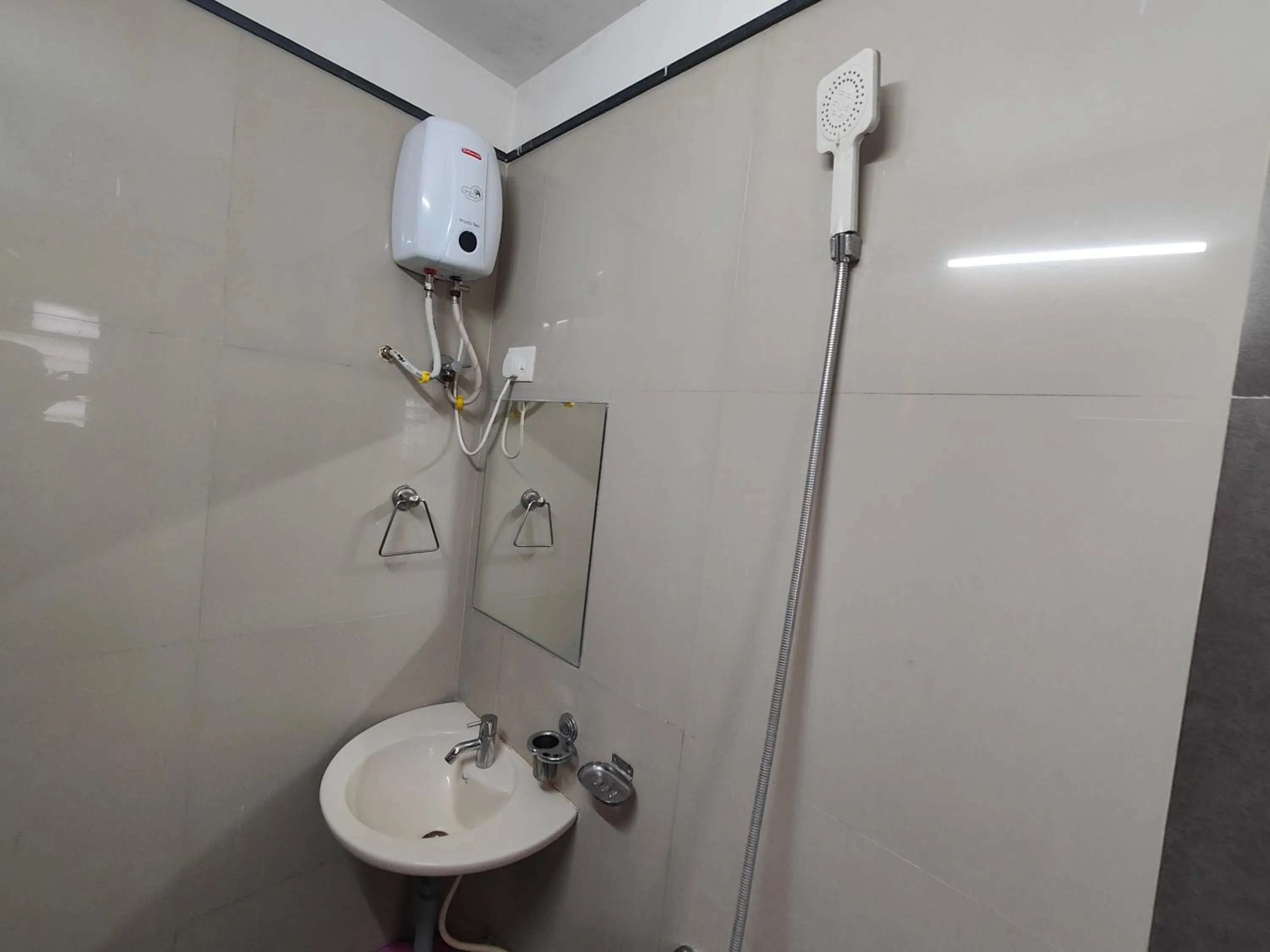 Bathroom in Hotel Midtown Inn