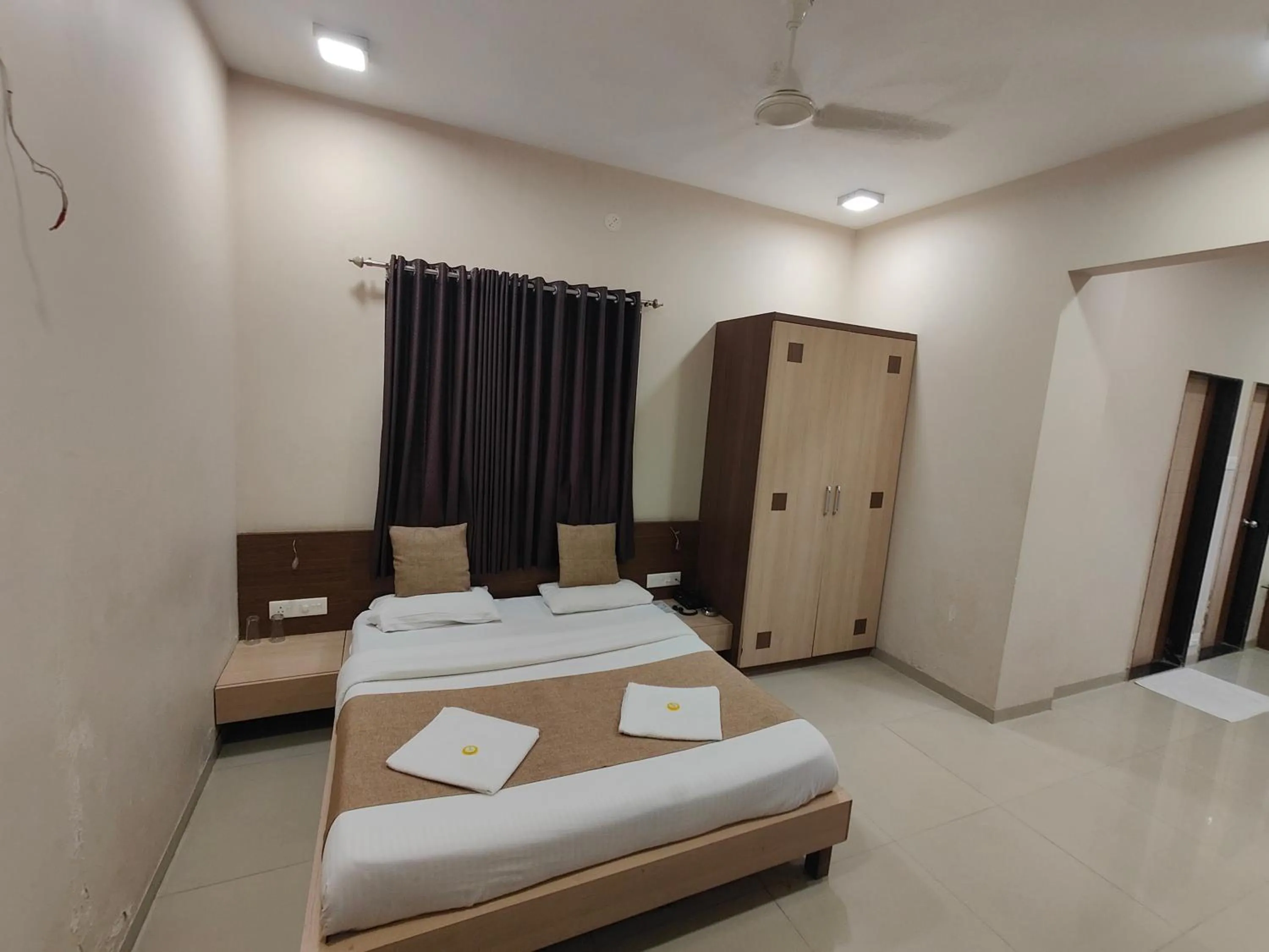 Bedroom, Bed in Hotel Midtown Inn