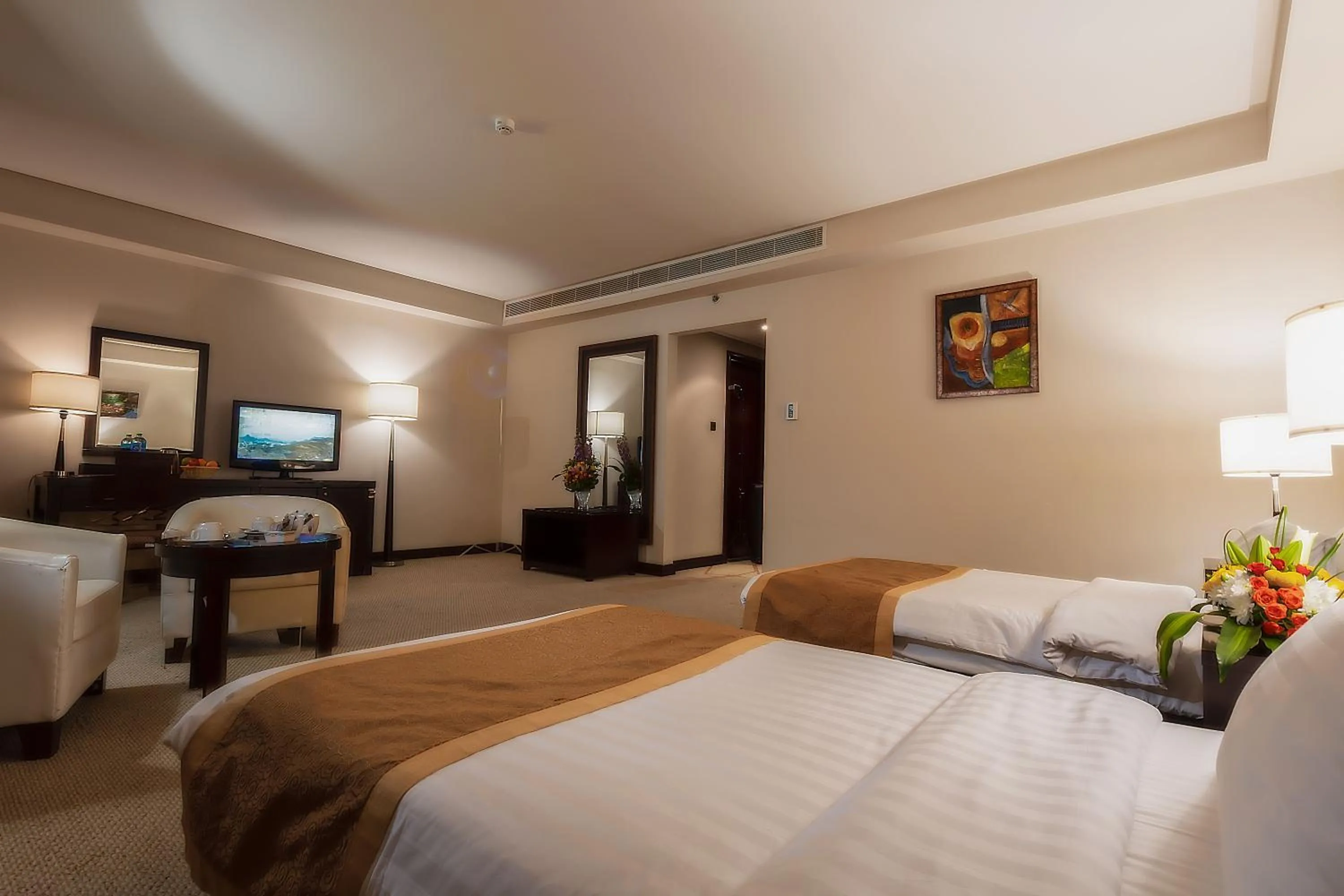 Bedroom, Bed in Monroe Hotel & Suites