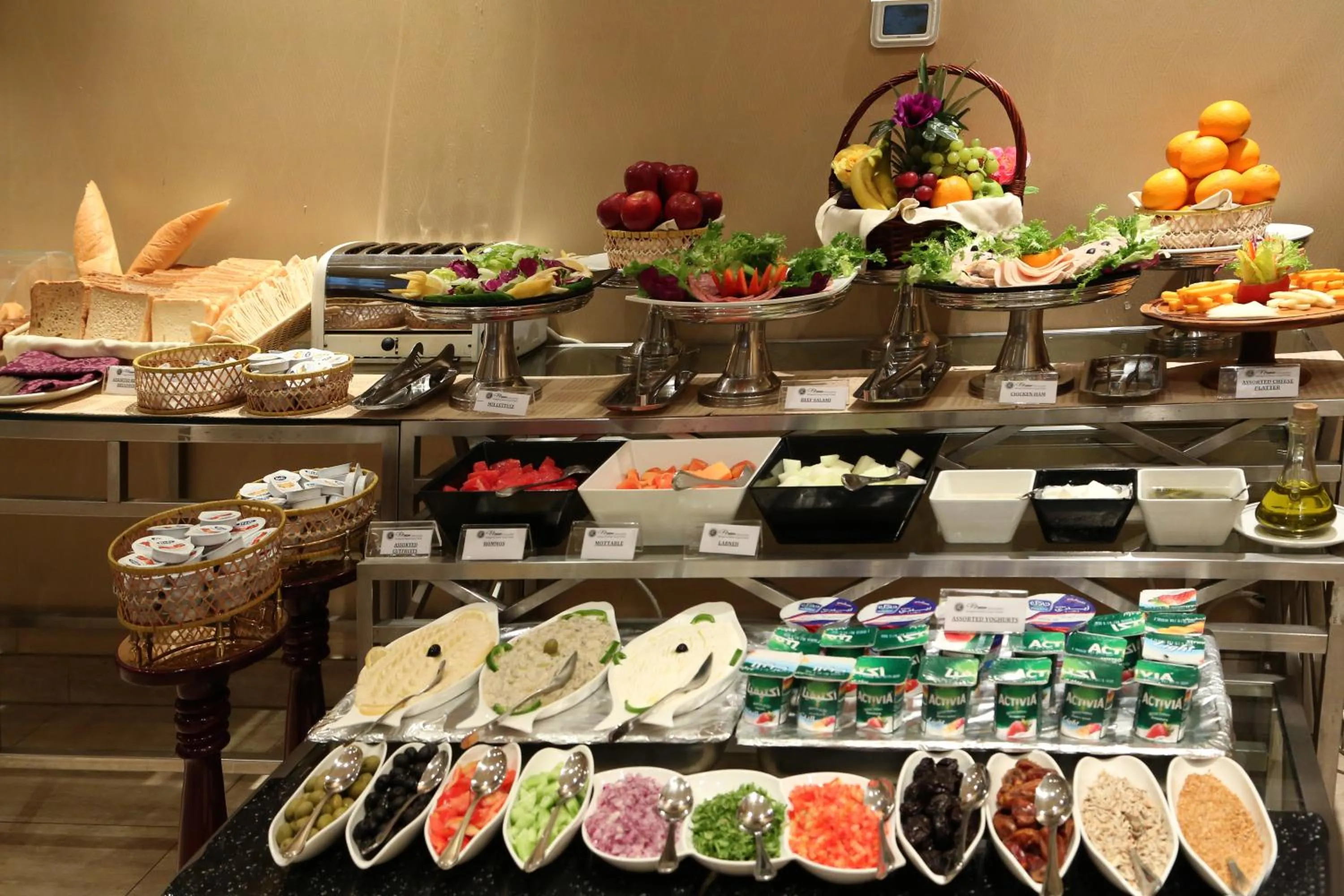 Food in Monroe Hotel & Suites